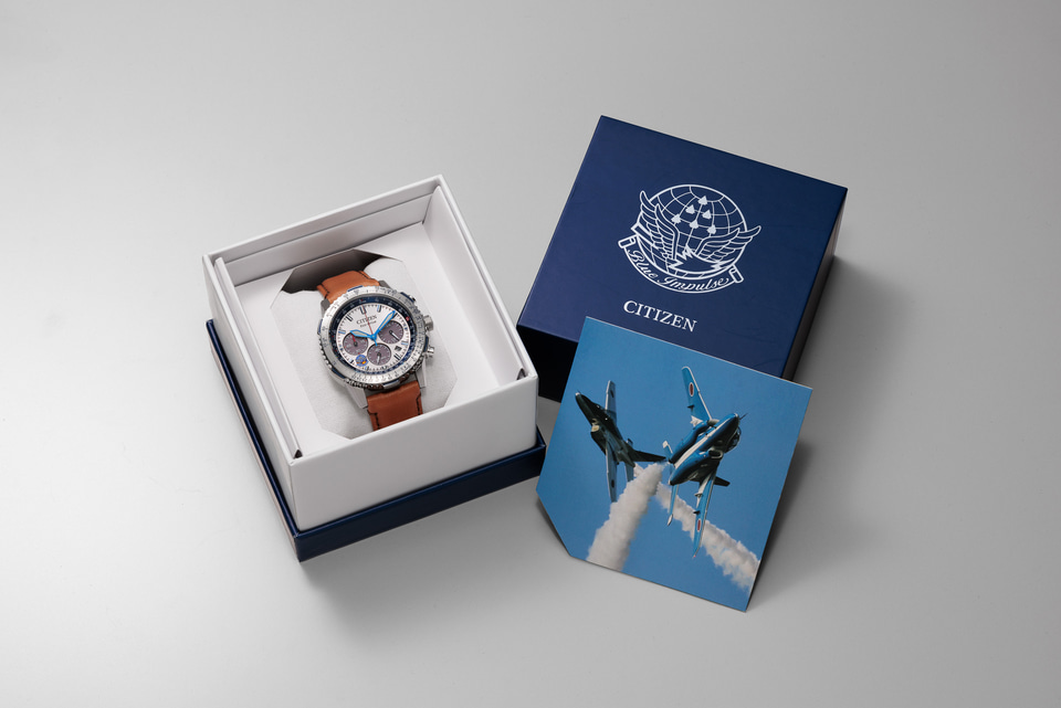 シチズン プロマスター、「ブルーインパルス」創設65周年記念モデル
