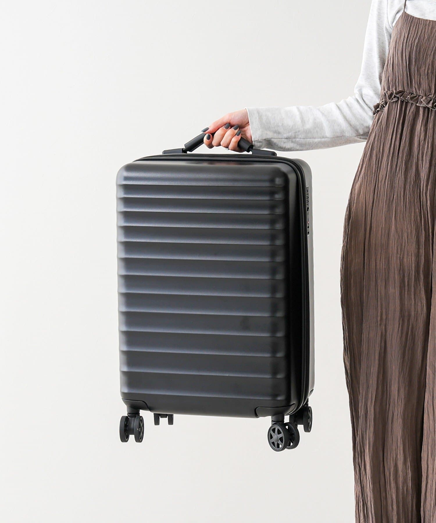 《WEB先行販売》超軽量スーツケース（8800円）