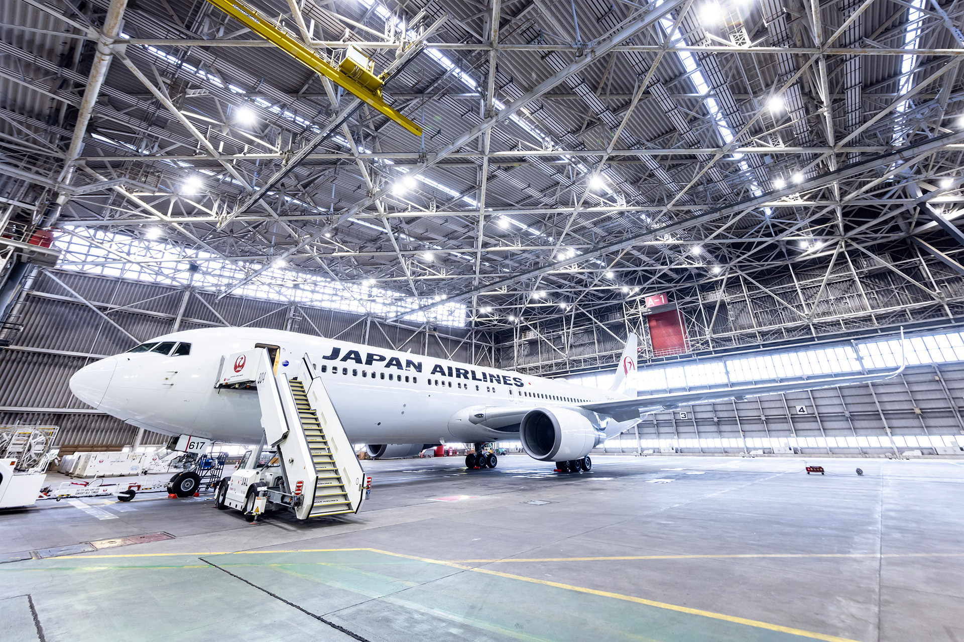 ツアーのフライトを担当した767-300ER型機（登録記号：JA617J）