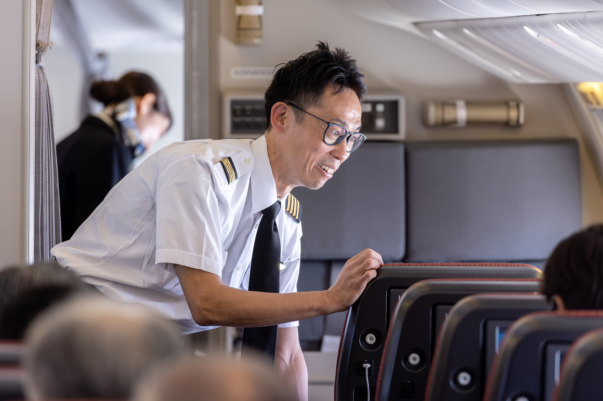 運航訓練部767訓練室 飛行訓練教官 鈴木伸二郎氏。合間には参加者とトークタイムも