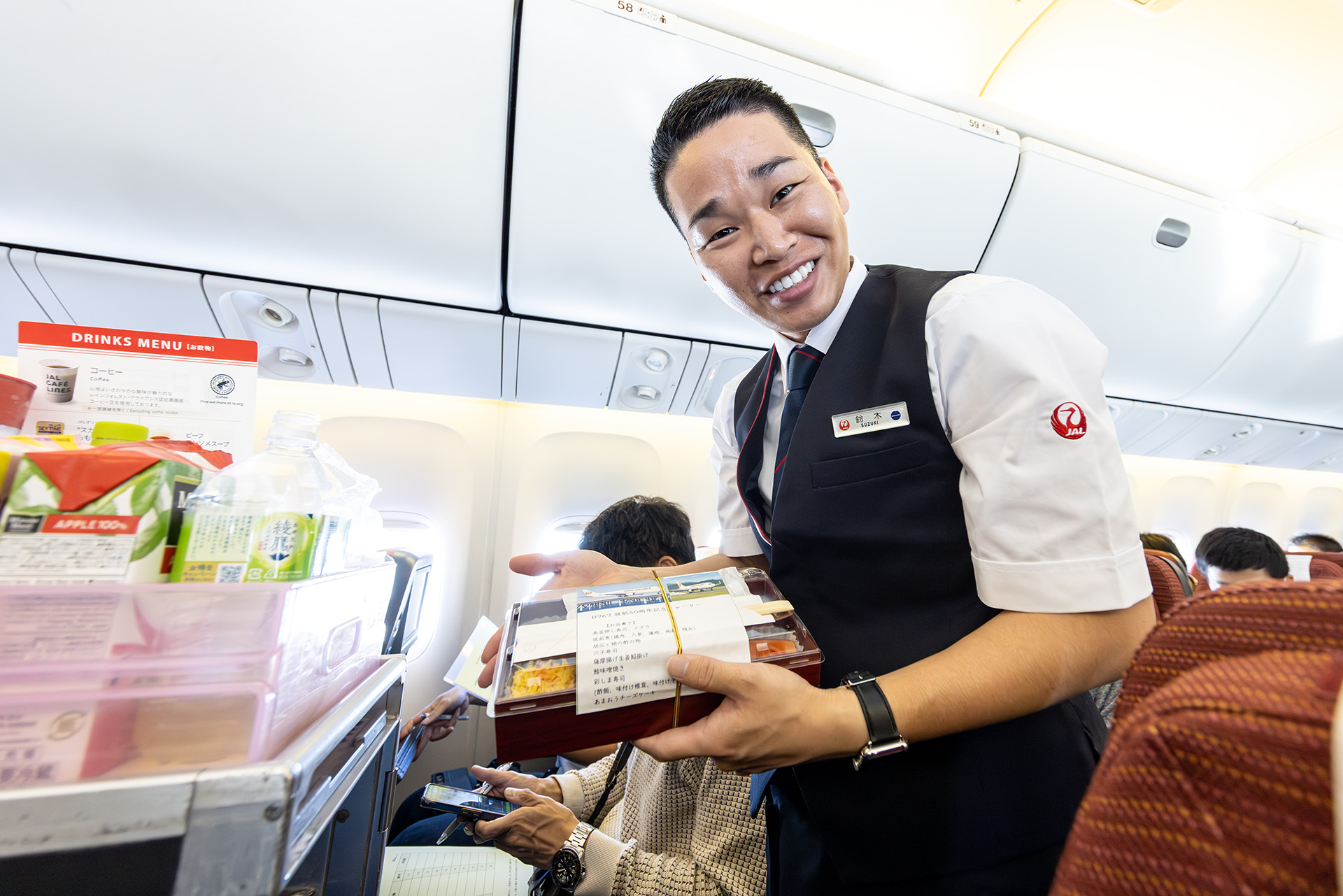 トークショーの時間にはお弁当が配られた