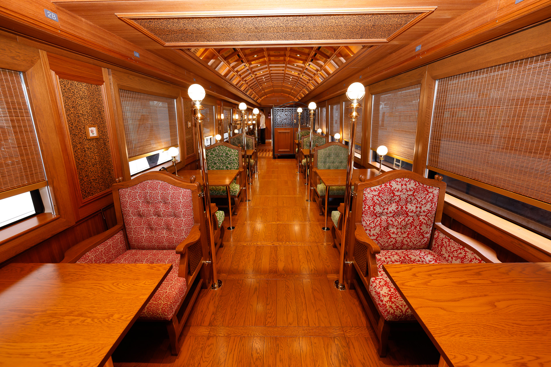 7号車はプラチナクラスだが、ここでも食事できるようになっている