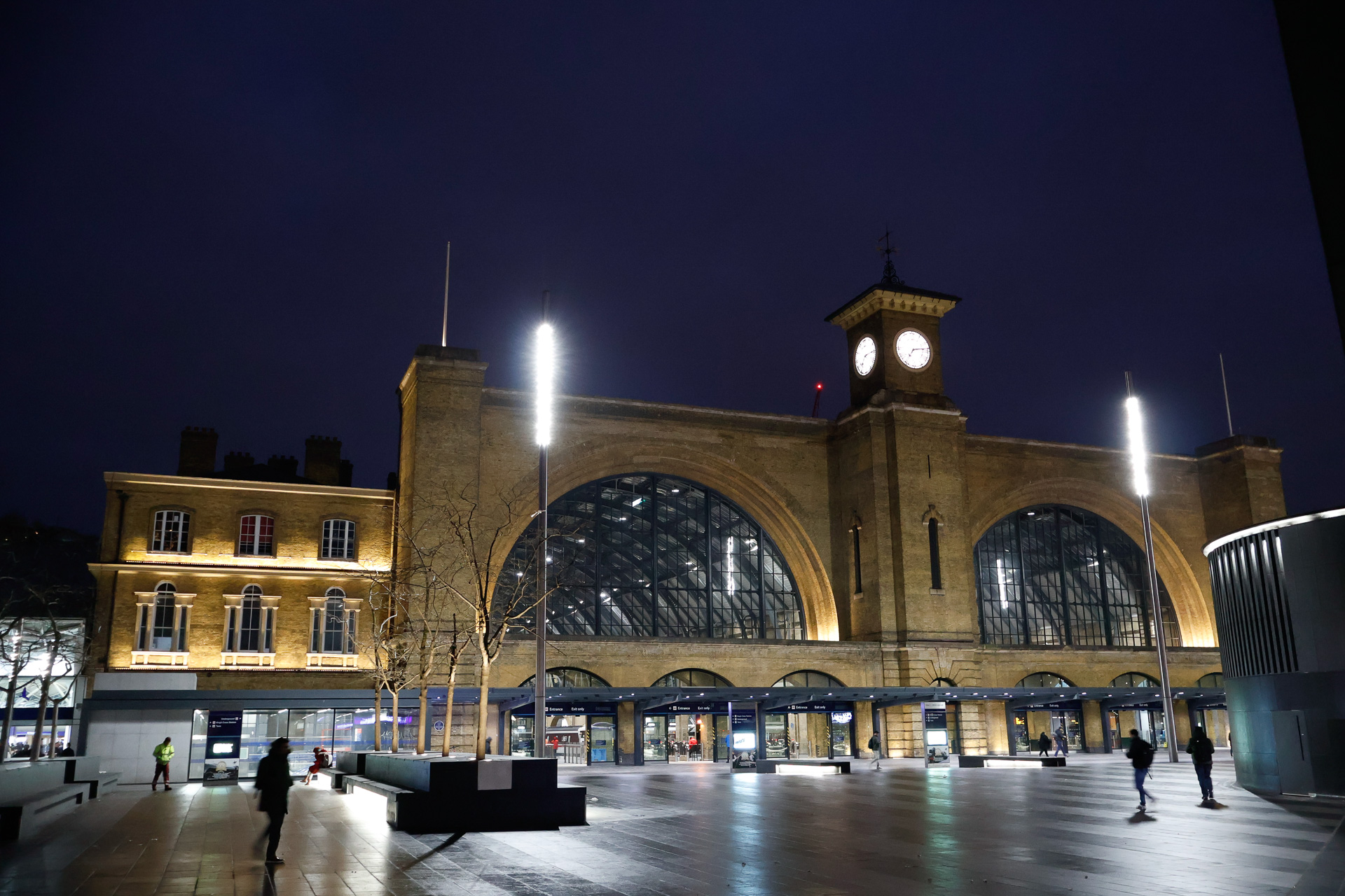 2025年の1月にイギリスを訪れたときには、ロンドンを拠点としてキングスクロス駅（写真）とユーストン駅を利用するからということで、両駅の中間に宿をとった。どちらの駅も徒歩圏である