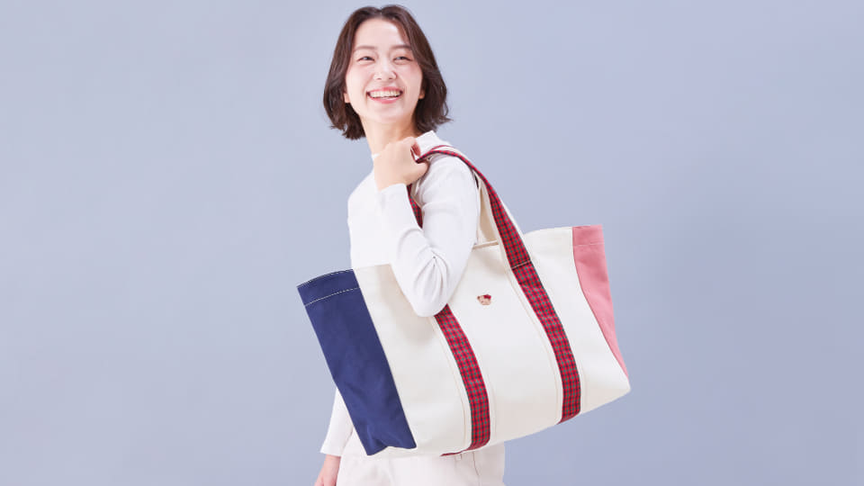 ファミリア、東西異なるカラーの東京＆神戸限定アイテム。バッグ