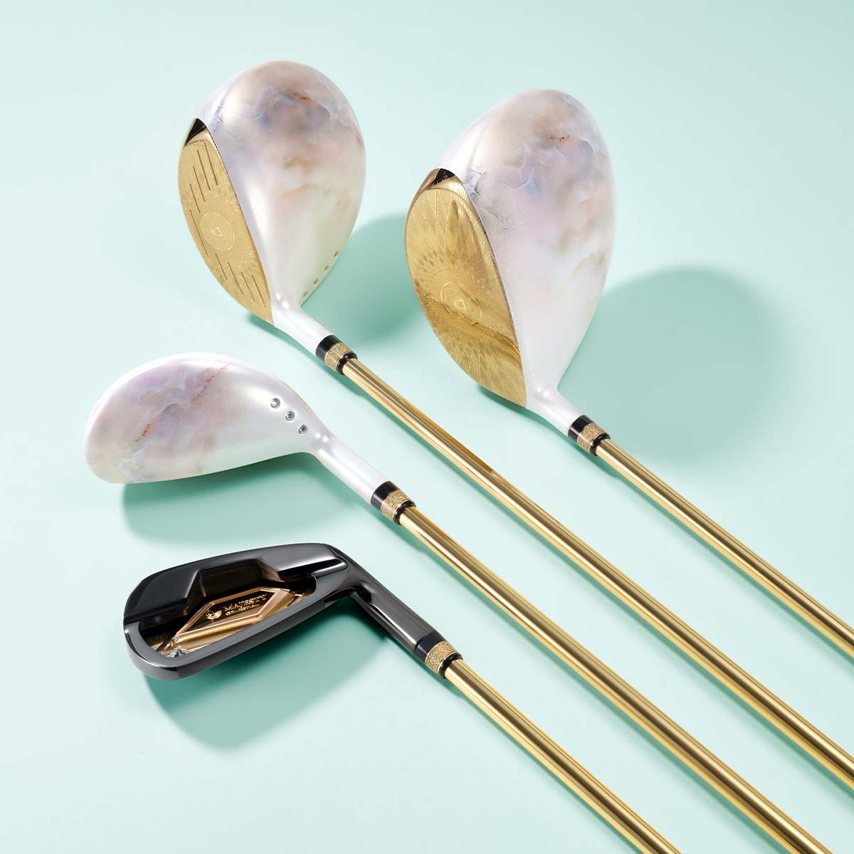 MAJESTY ゴルフクラブとキャディバッグセット（409万8600円）