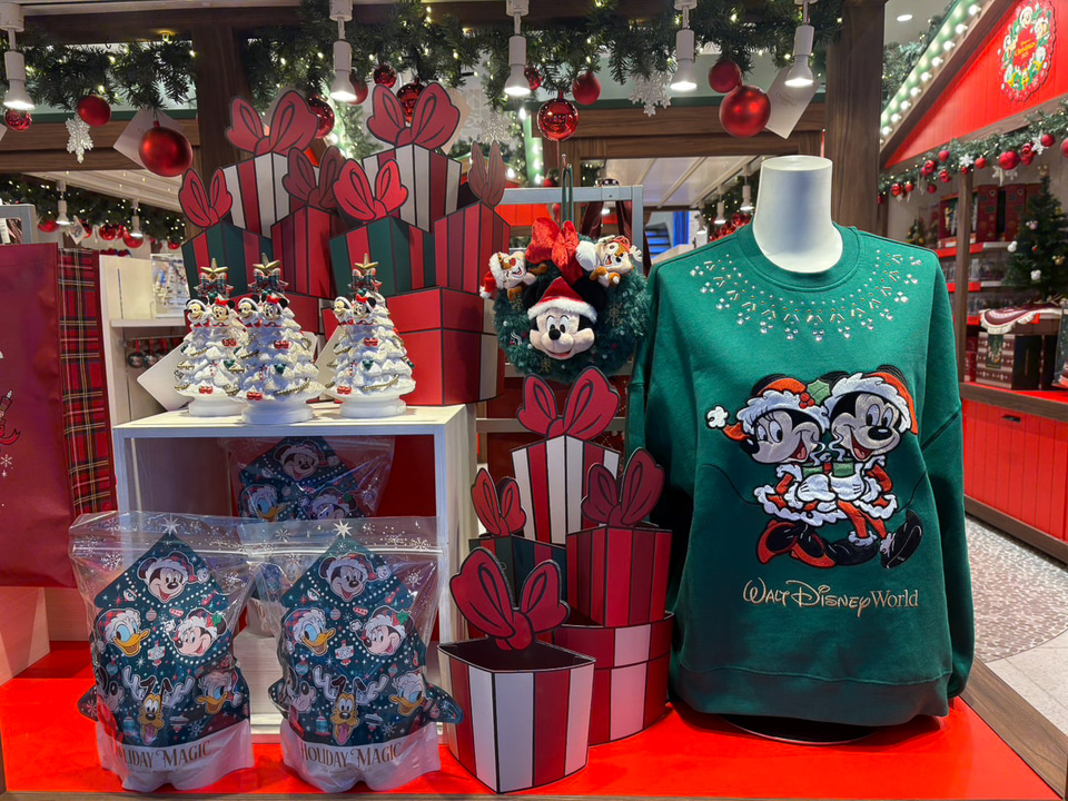 ディズニーストアにクリスマス装飾が登場。ホリデー気分を一足早く