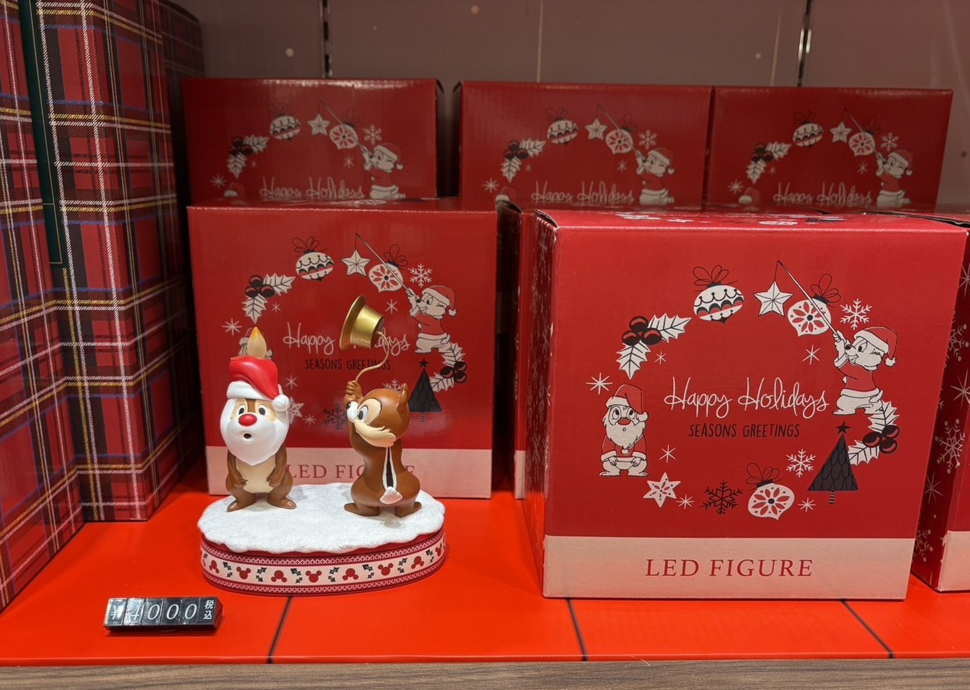 セーターやフィギュアなどおうちクリスマスにぴったりなアイテムが揃う