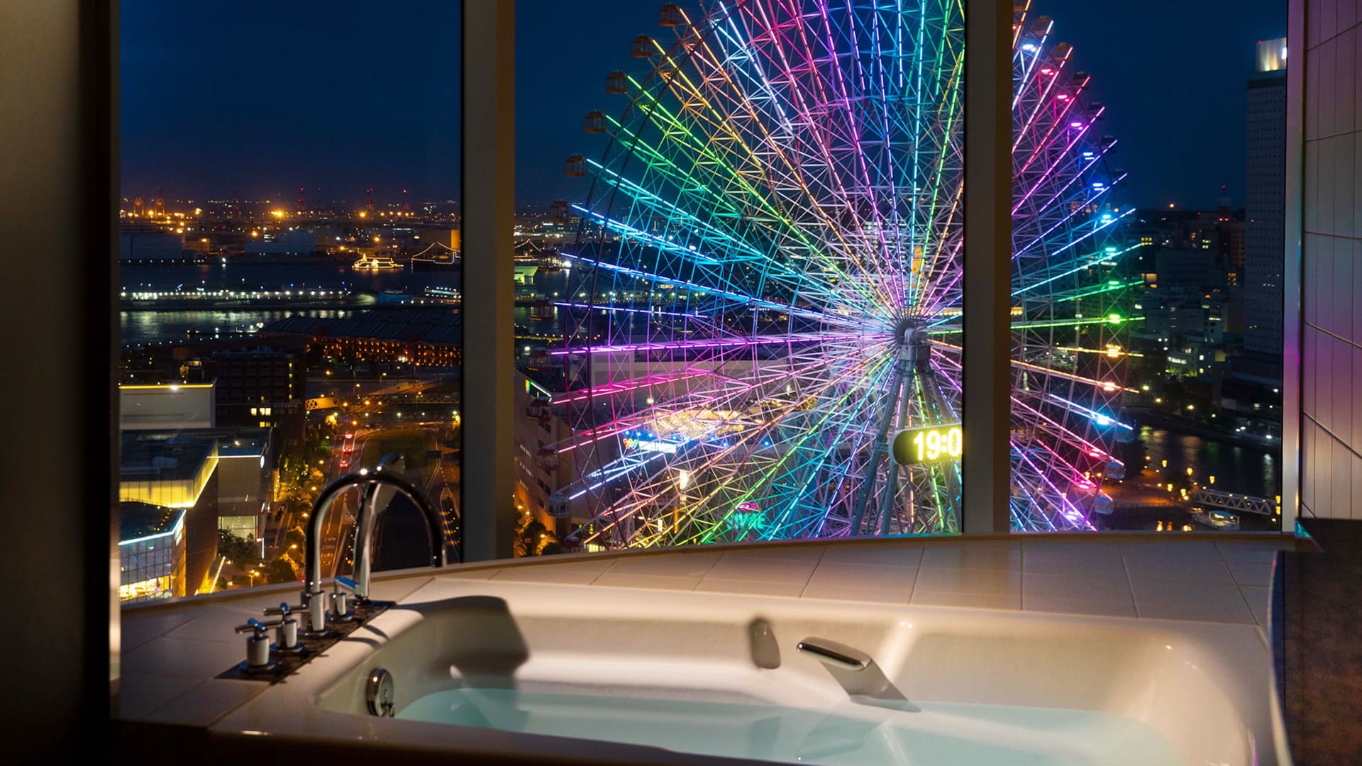 みなとみらいの夜景を一望する高層階パークビューも