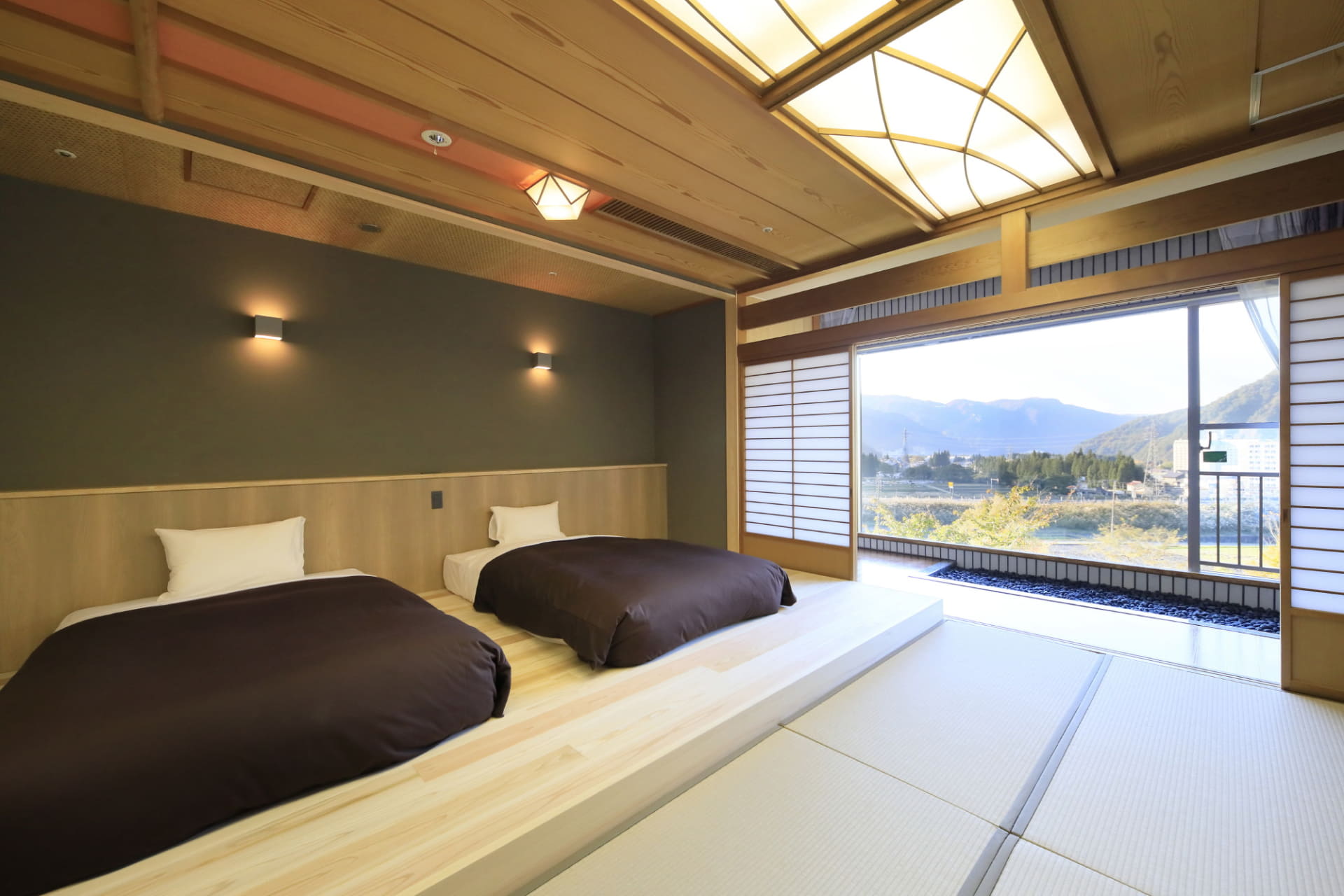 越後の雄大な自然を望む7タイプの客室を用意