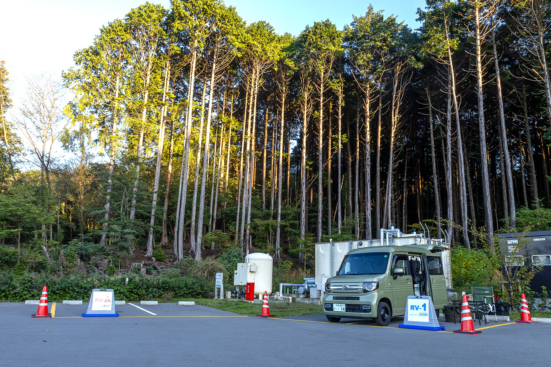 「RVパーク  伊東 奏の森リゾート」は施設内の駐車場の一部を利用している