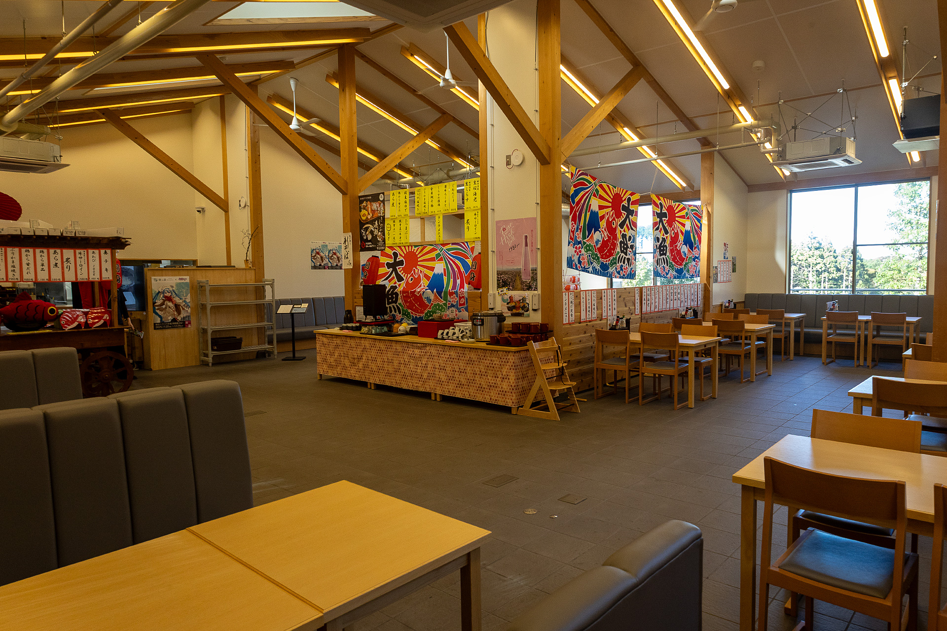 店内の様子。営業時間的にお昼の利用になりそうだが、テイクアウトをすれば、夕飯でも利用できるだろう