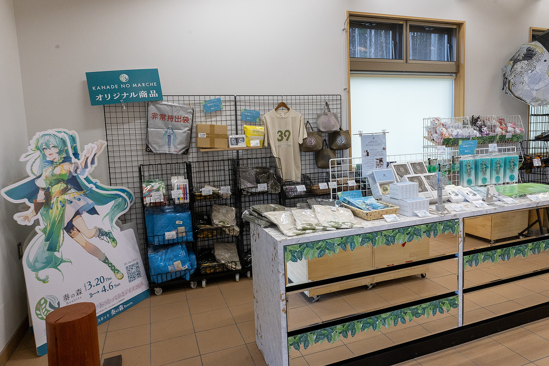 初音ミクコラボは以前も開催しており、そのときのグッズは今も買える。今回もオリジナルグッズは作るそうで、現地のほか通販でも購入できる