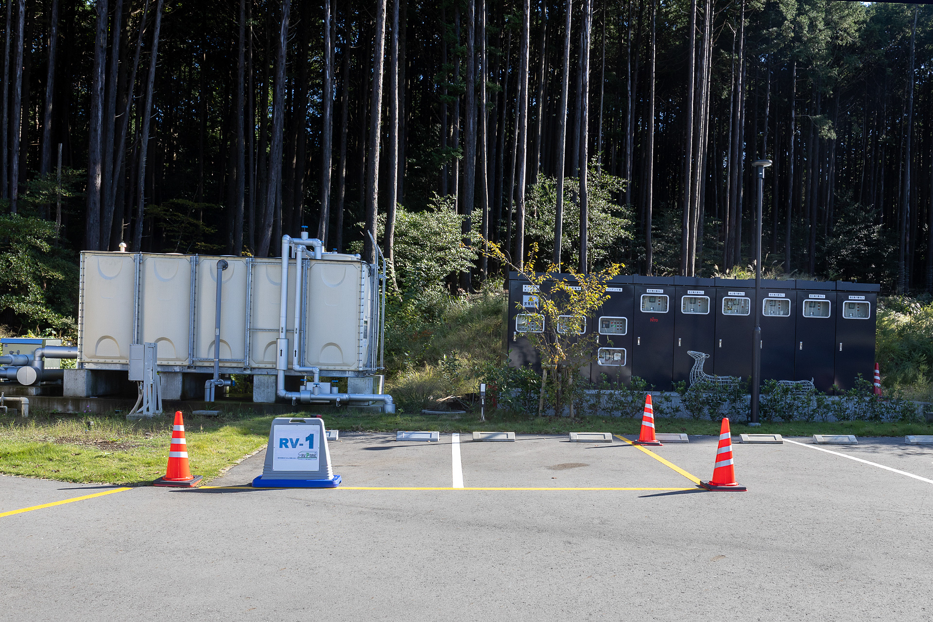 RV-1区画。RV-Aとはサイズは同じ。後方に電気施設と給水施設があるが、ここからの騒音は感じなかった