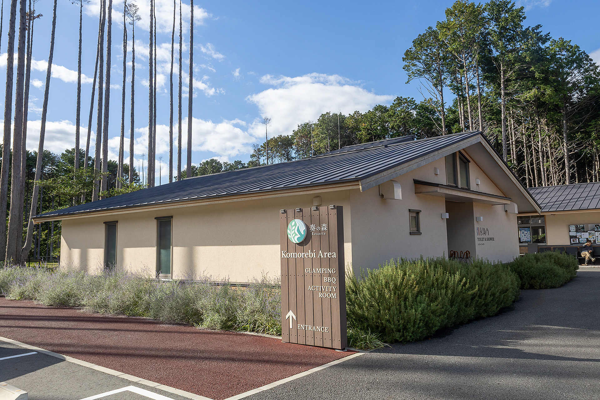 シャワーブースが入る建物。受付の横にあるのでRVパークスペースからは少し距離がある