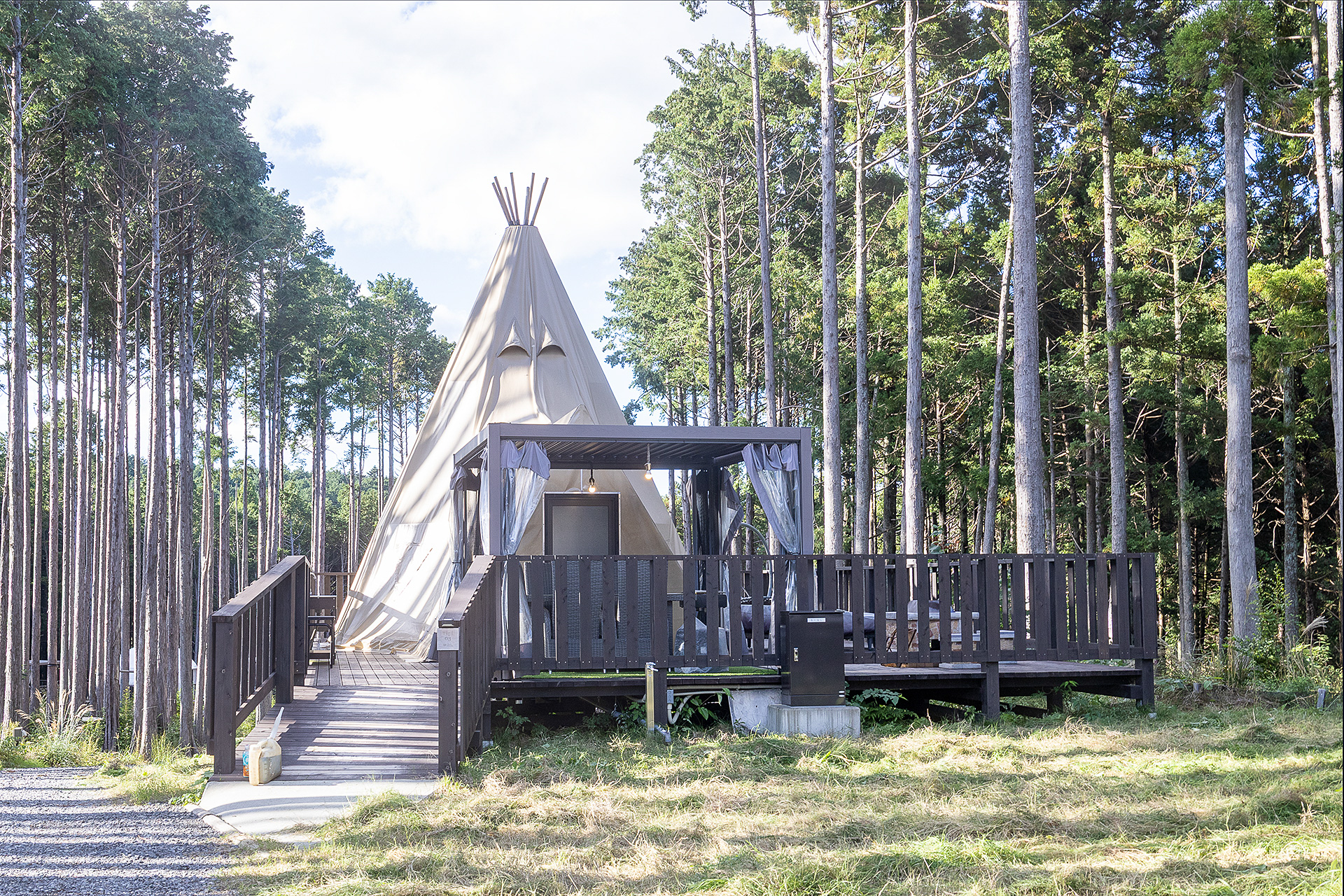 このタイプのグランピングテントもある。前に紹介した初音ミクコラボの期間中は、オリジナルグッズ付きのグランピング宿泊パックもあるそうだ