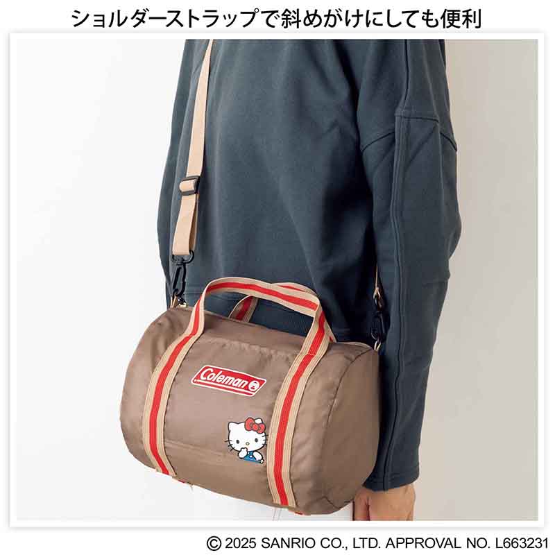 斜めがけもできるショルダーストラップ付き