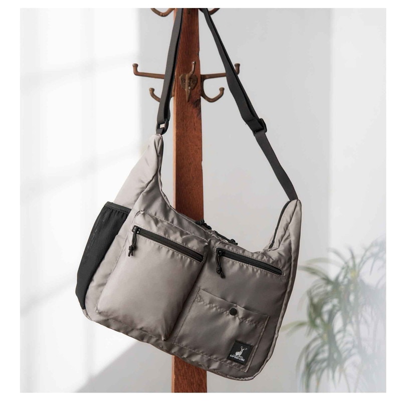 宝島社「MonoMax」12月号、付録はキャプテンスタッグのショルダーバッグ