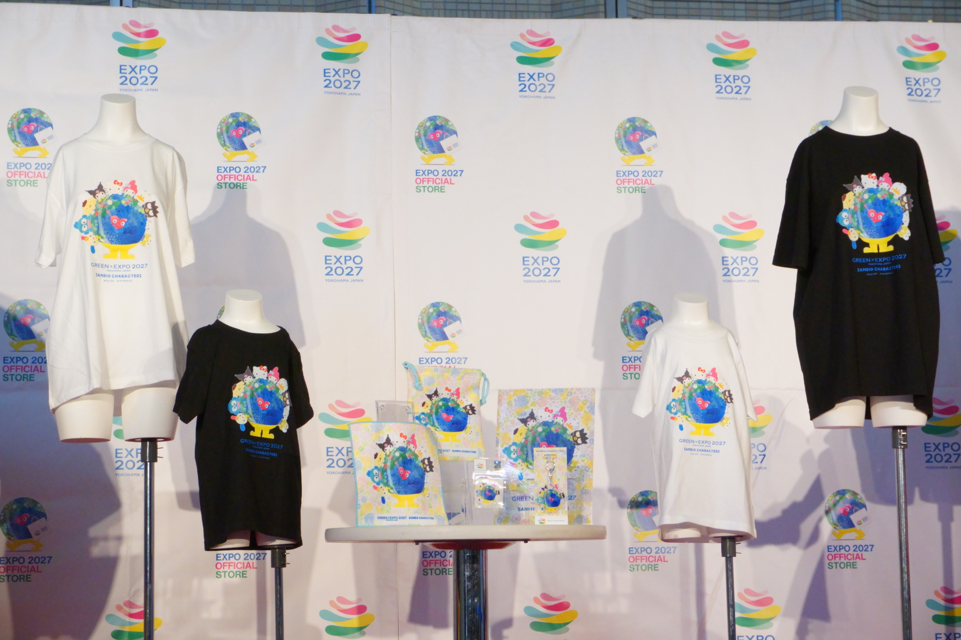 コラボグッズが勢ぞろい