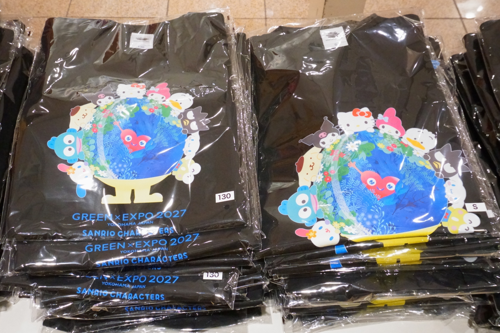 Tシャツ黒（大人S～XLサイズ 各4180円、こども110/130cm 各4180円）