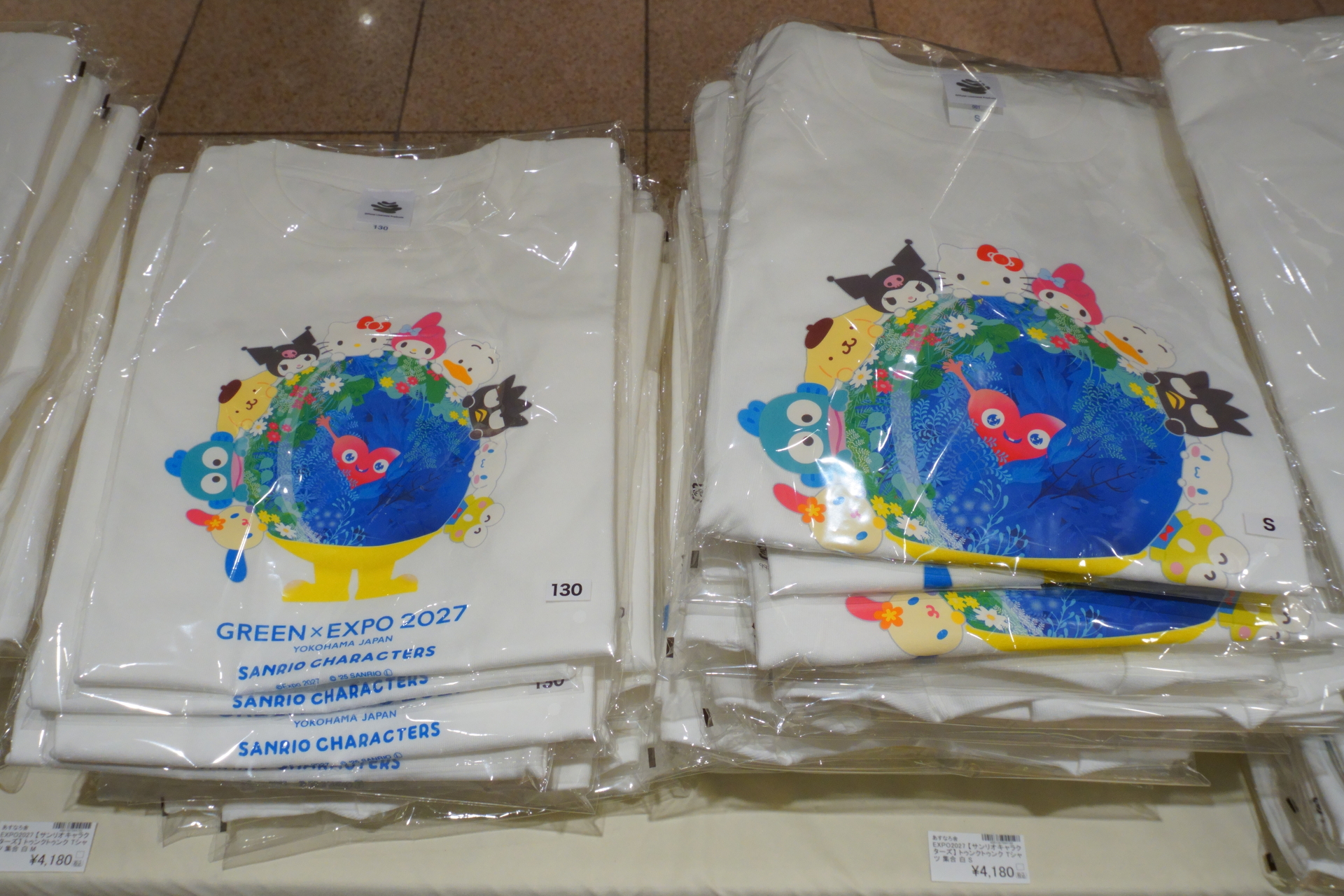 Tシャツ白（大人S～XLサイズ 各4180円、こども110/130cm 各4180円）