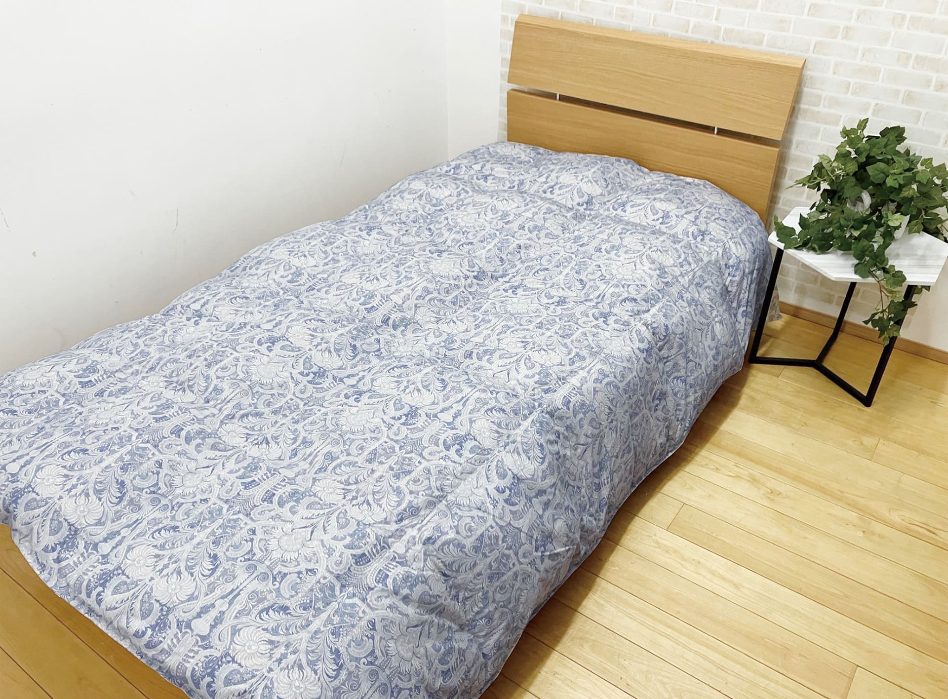 昭和西川 羽毛掛ふとんグースダウン93％ シングルロング ピンク/ブルー（各4万3780円）