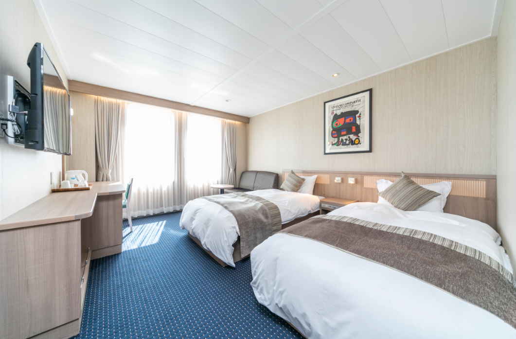 デラックス和洋室より広く、バストイレ付きの阪急フェリーの船室・スイート個室
