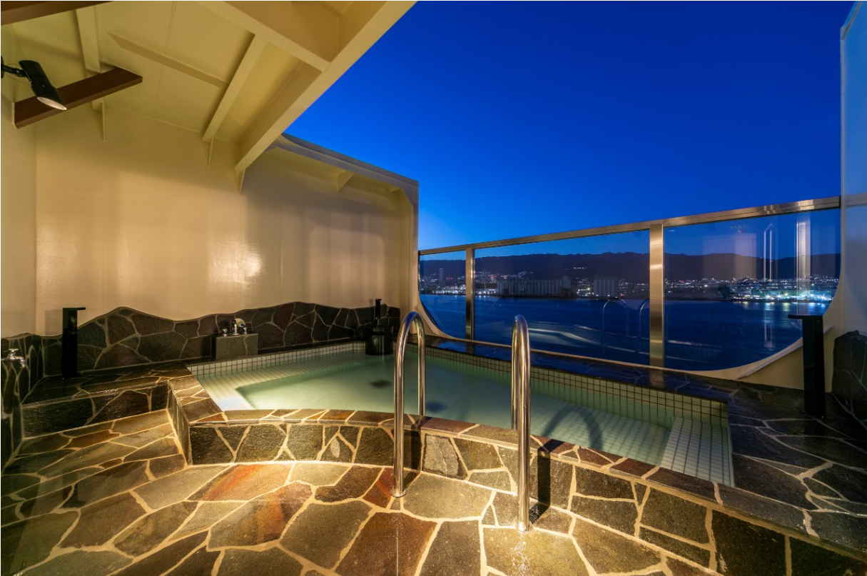 瀬戸内の星空や夜景、海風を感じる露天風呂完備