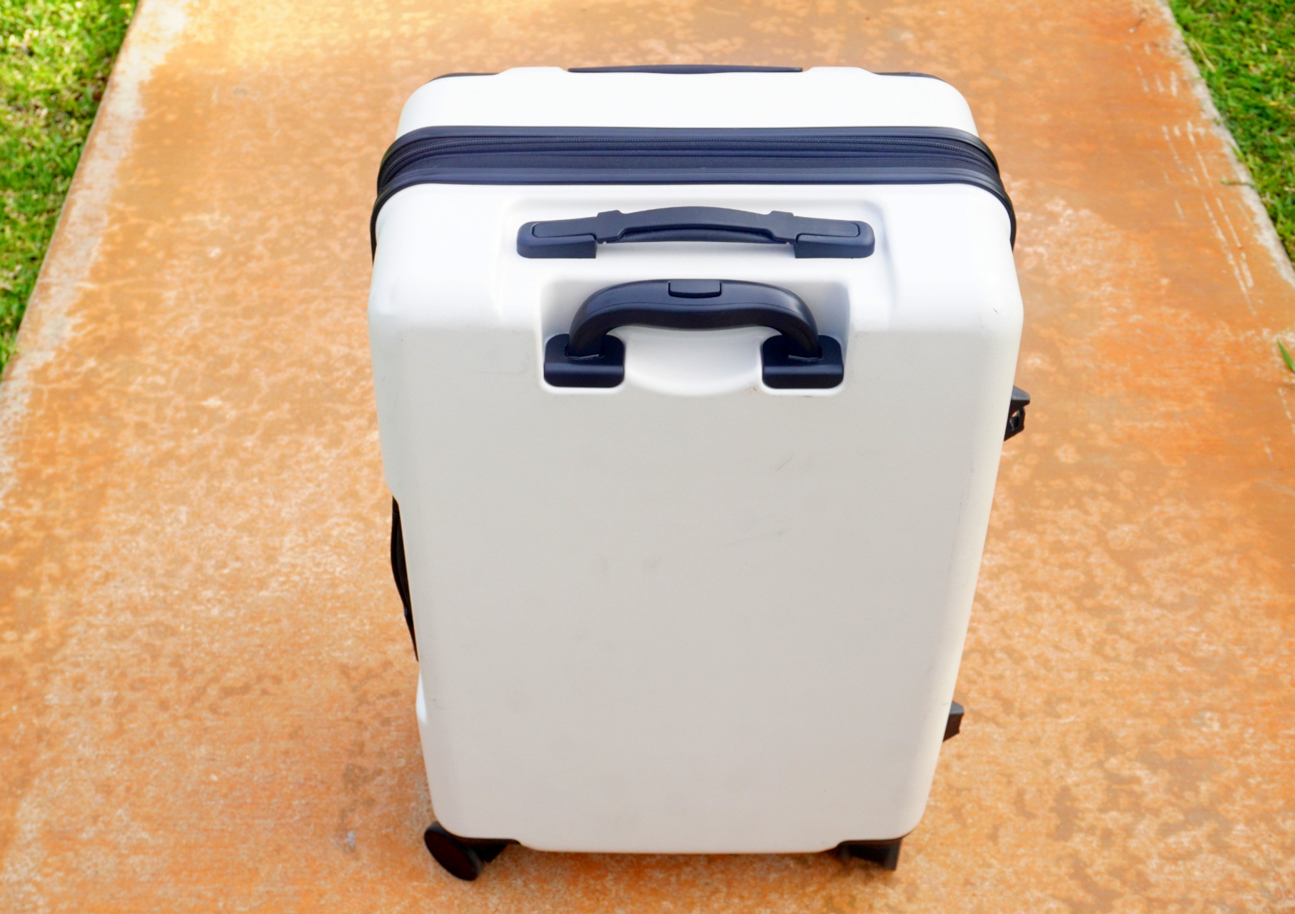 ドン・キホーテ「拡張ジッパーキャリーケース」。6～7泊向けサイズ（62～69L）で税込み1万4299円