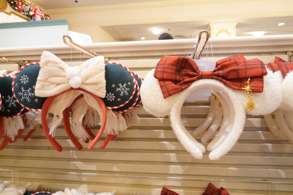 リルリンリン　ぬいぐるみ大、バッジセット　ディズニークリスマス リルリンリン新グッズ、「ディズニー＆カンパニー」で撮ってきた