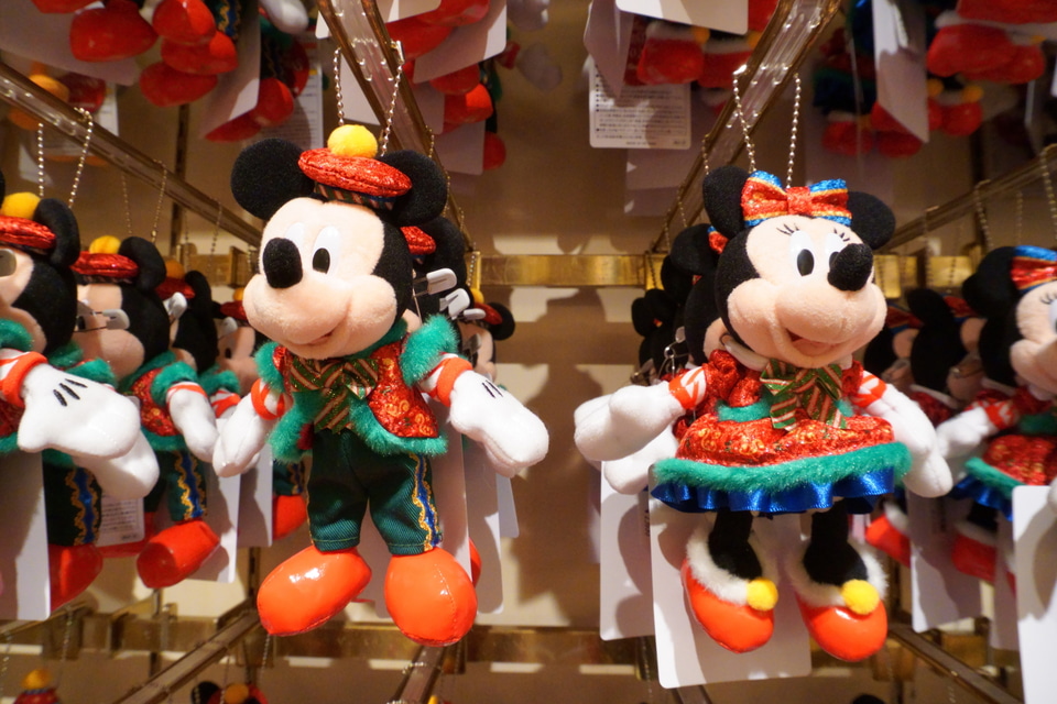 ディズニー・クリスマスの新グッズ、パーク店頭で撮ってきた！ 新