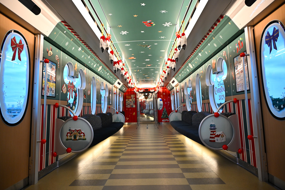 ディズニーリゾートライン、「ディズニー・クリスマス・ライナー」運行