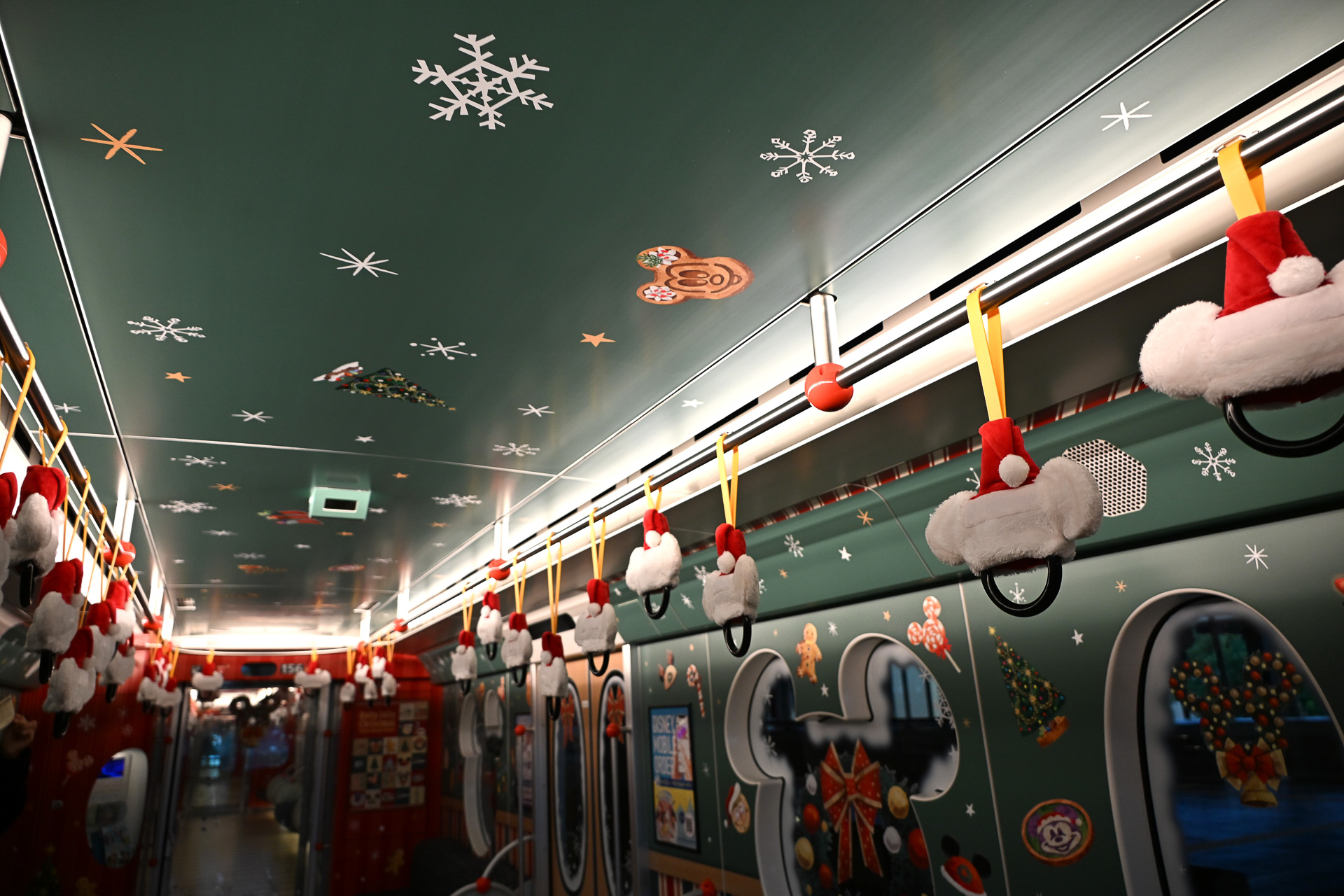 お馴染みのシーズン限定のパークメニューも。パークに到着したら早速食べてみよう