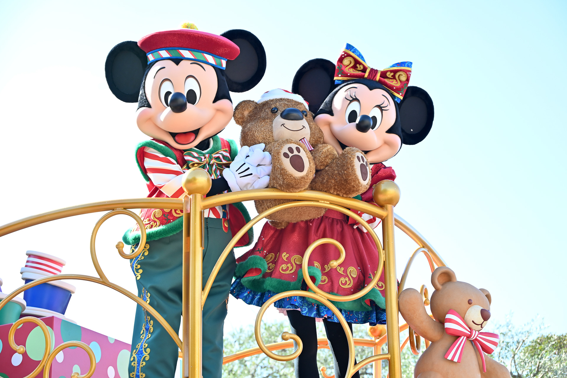 東京ディズニーランドで冬の限定パレード「トイズ・ワンダラス・クリスマス！」が初披露された