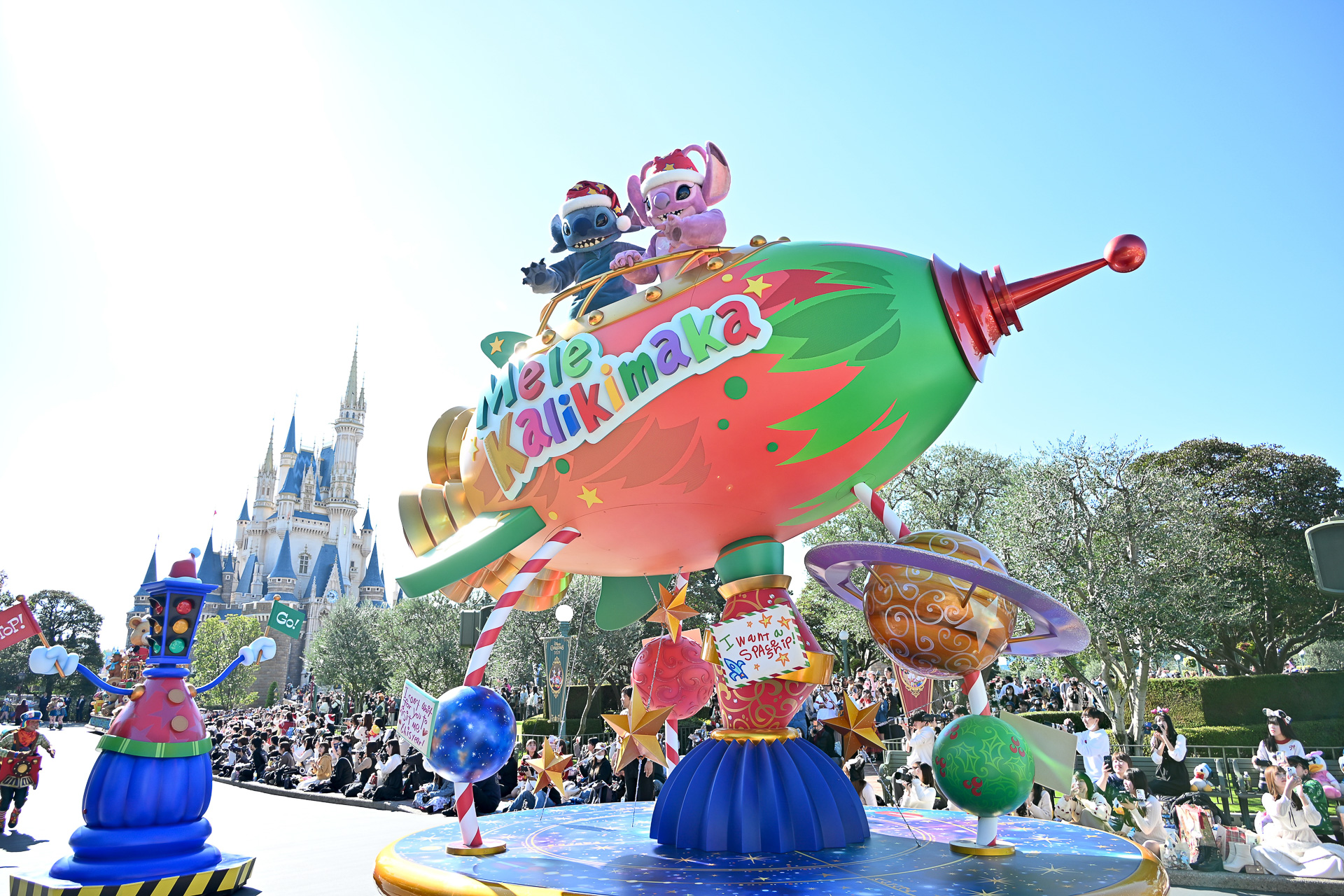 スティッチ、エンジェルらはロケットに