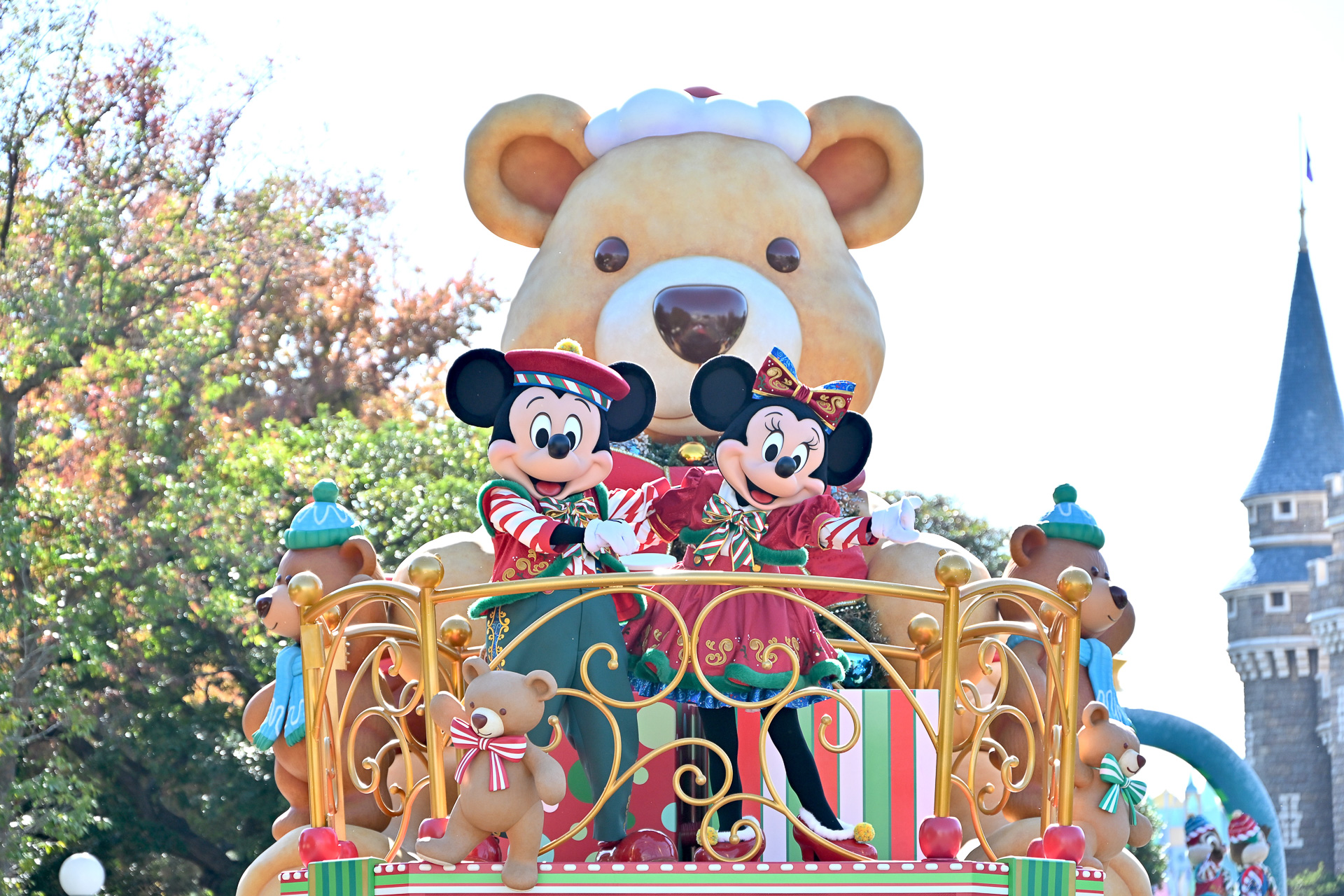 ミッキーマウスがゲストに挨拶