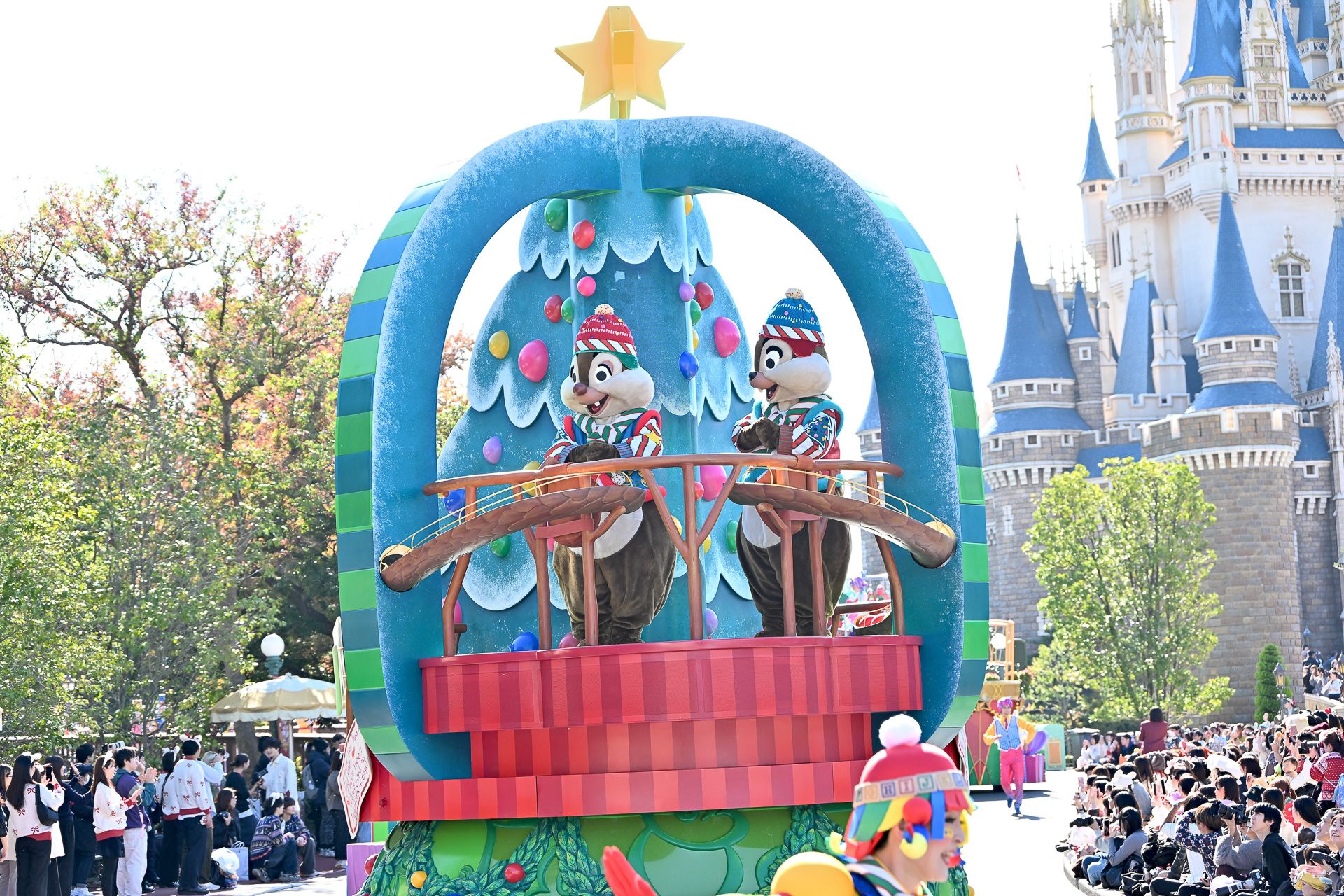 4台目のフロートは遊び盛りのキッズにぴったりな、おもちゃの「ウッド・プレイグラウンド」がモチーフ