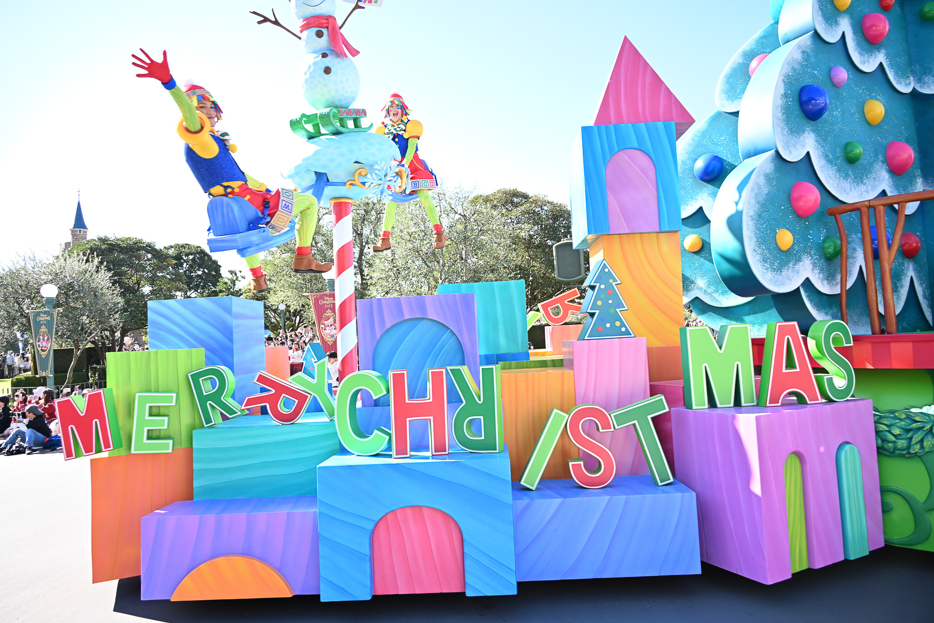 シーソーもフロートの後ろに