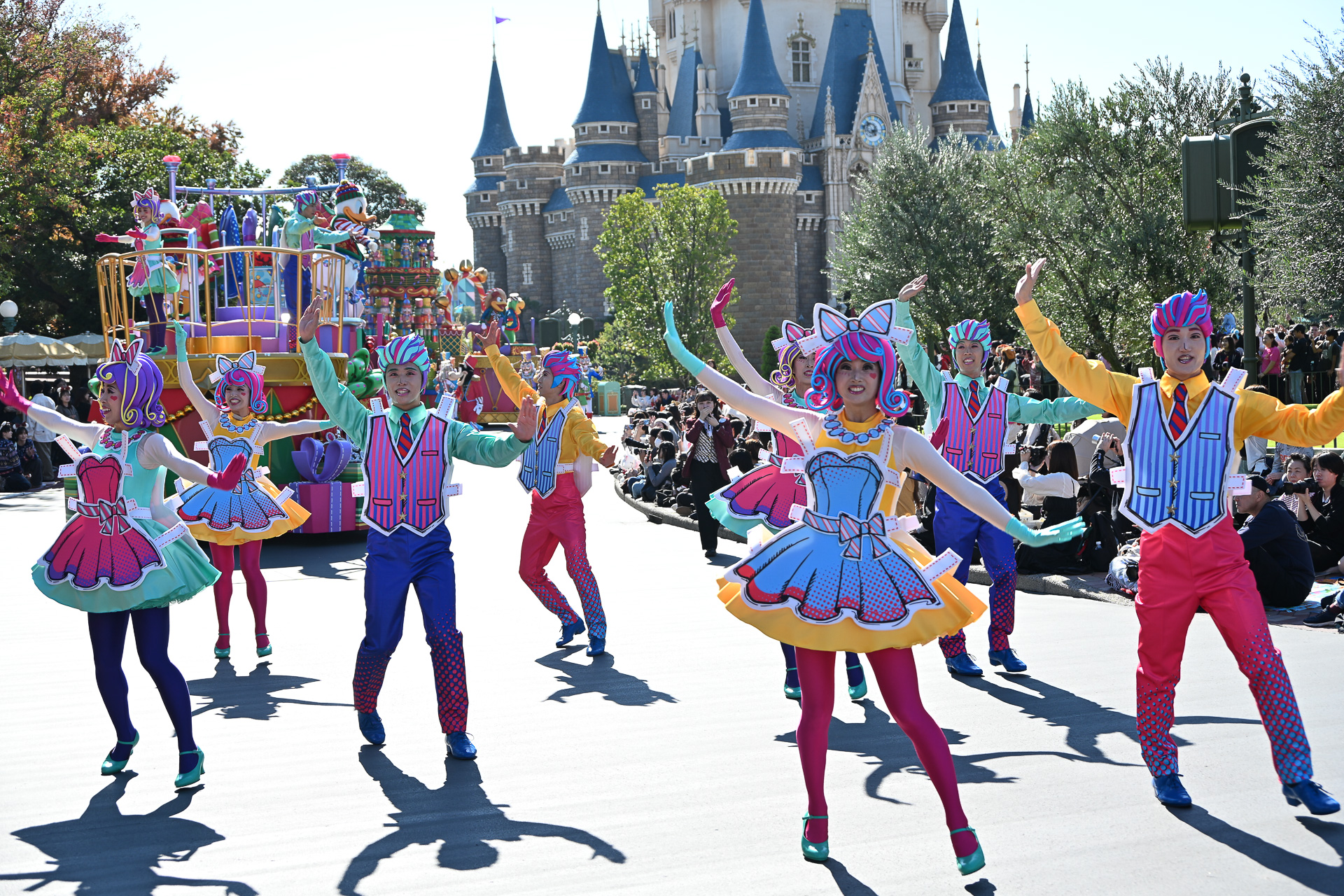 おしゃれ大好きなファッションドールたちの姿も