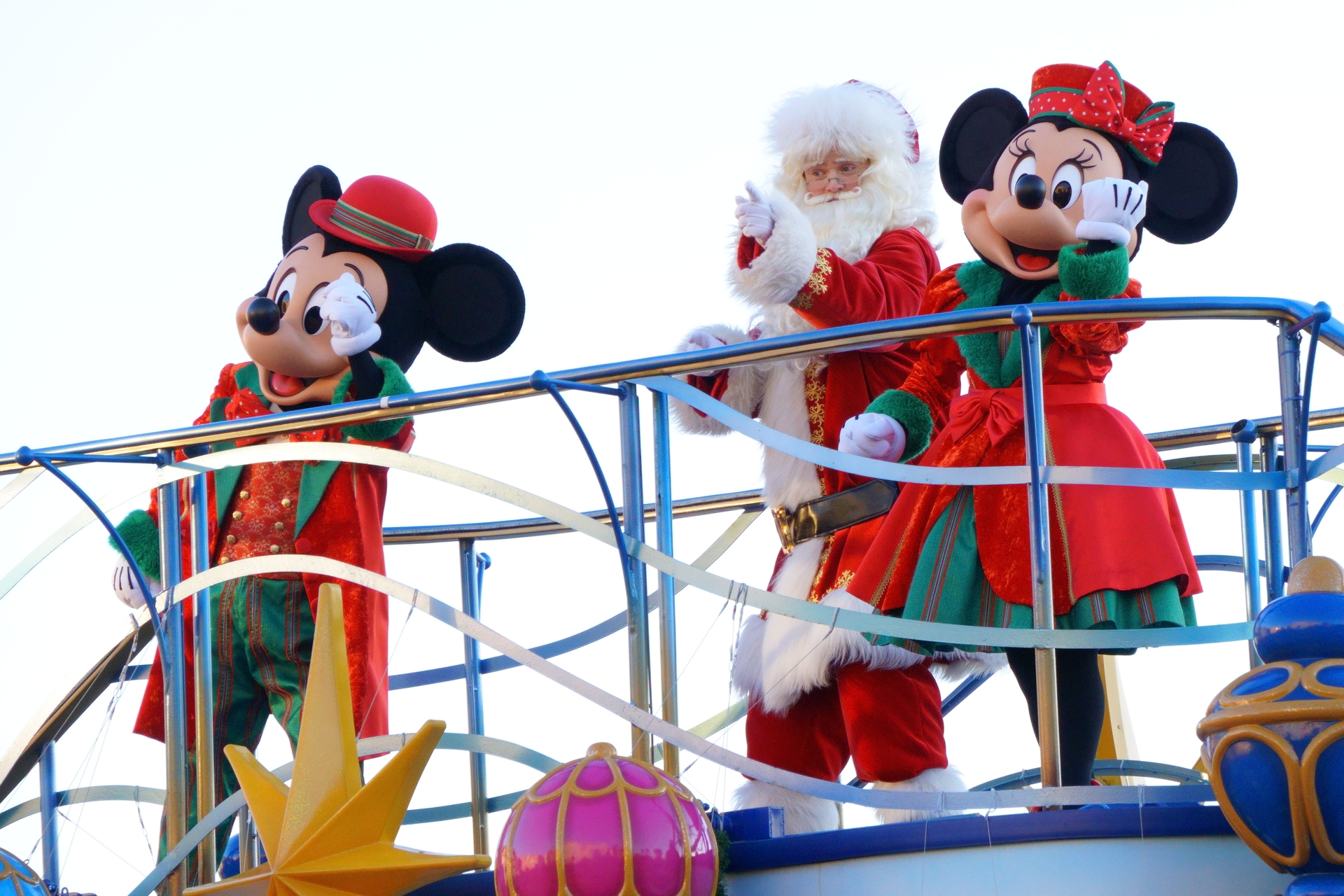 クリスマスソングに合わせてダンス