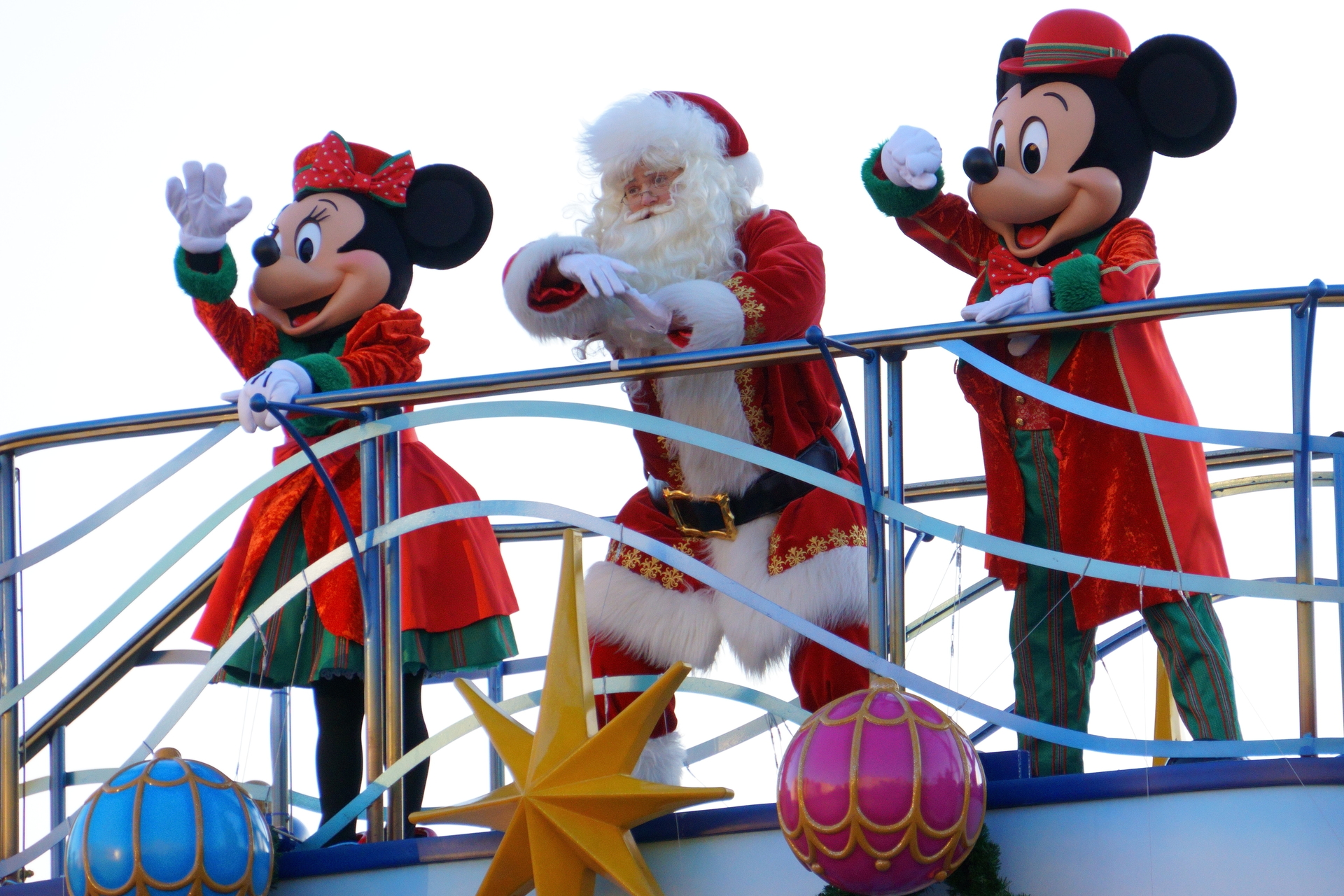 クリスマスソングに合わせてダンス