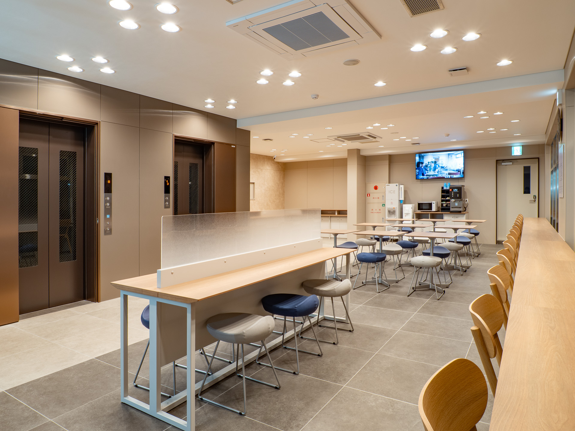 もちろんWi-Fi完備。コーヒーを無料で提供する（写真提供：東横イン）