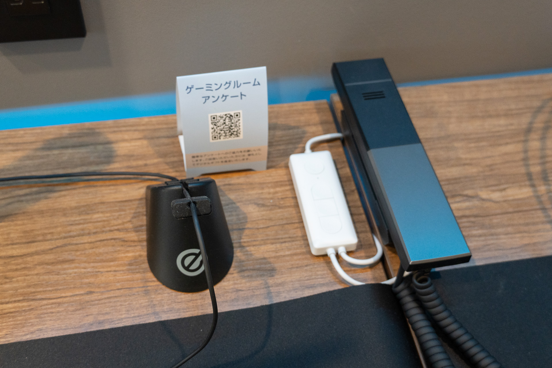 壁のゲーミング照明は机のコントローラで制御できる