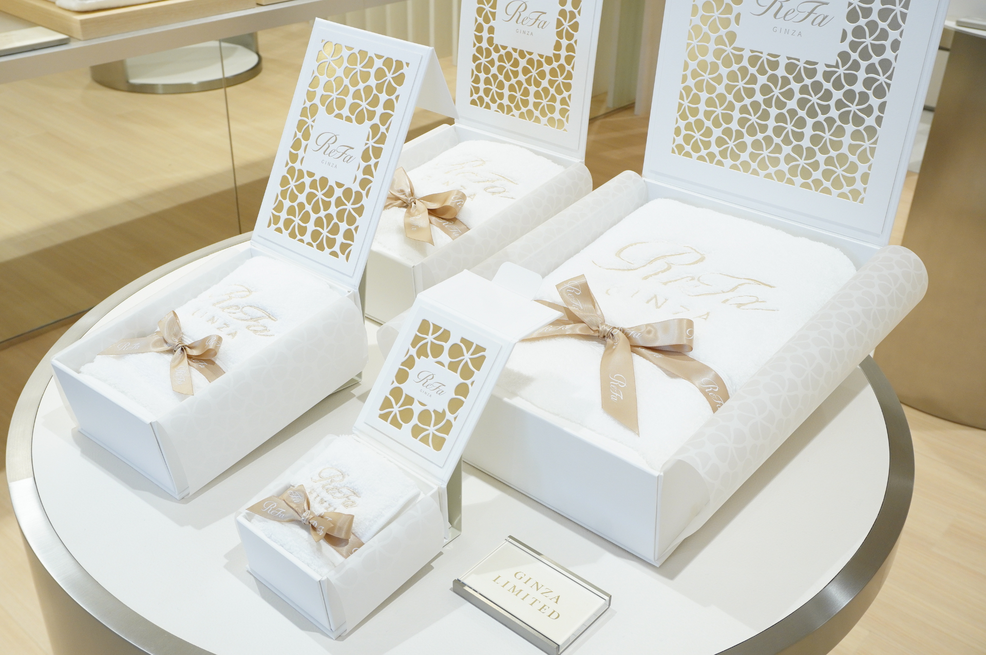 3階は、ブランド初のリカバリーウェア「ReFa VITALWEAR」の第1号直営店舗となり、ほかにも新カテゴリのリネン製品「ReFa LINEN」を取り扱う