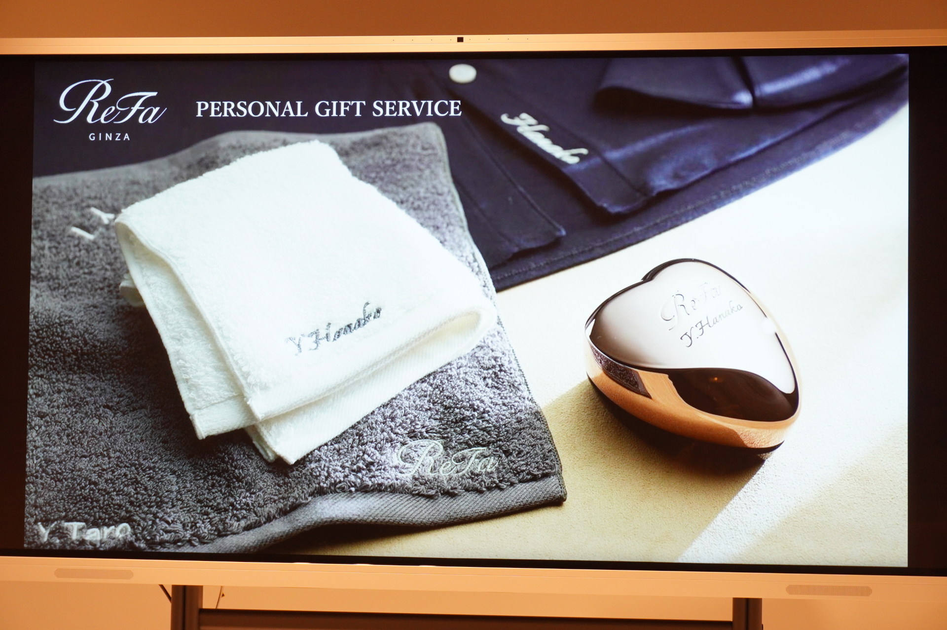 一部アイテムに刺繍やレーザー加工で名入れし、世界でひとつの特別なギフトにできる銀座店限定のカスタムサービス「Personal Gift Service」も