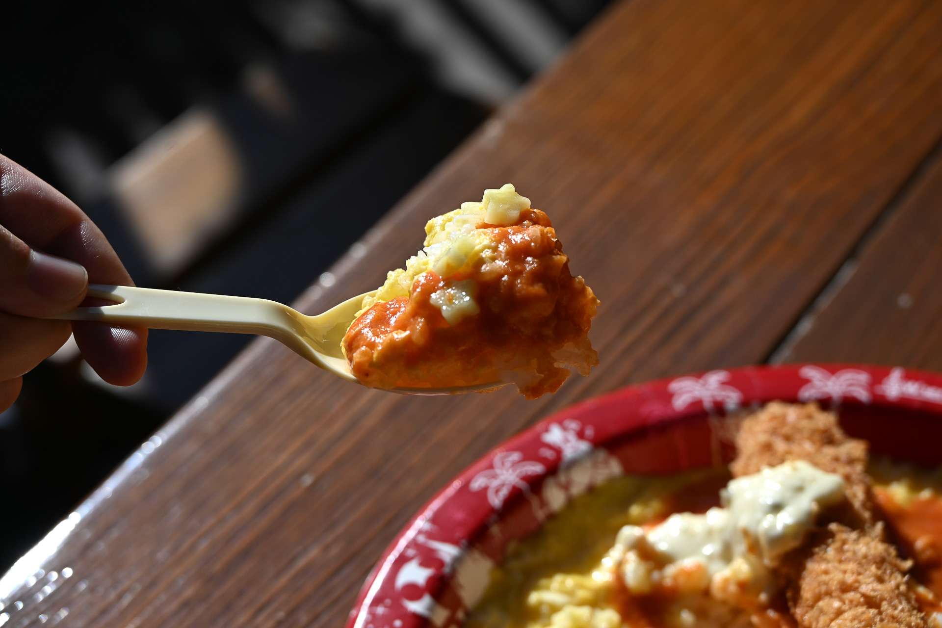 とろ〜りアツアツのオムライスを召し上がれ！