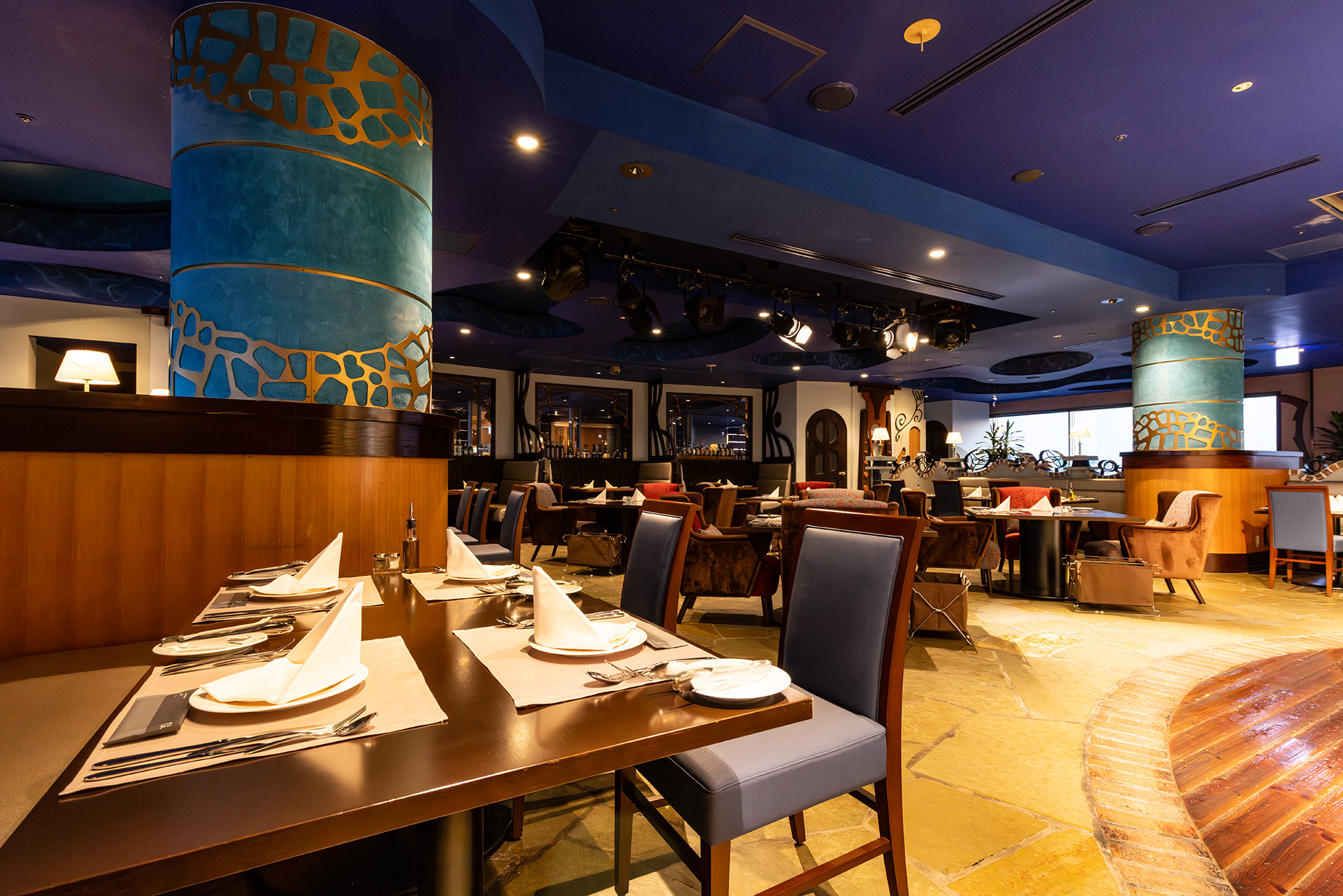 アーティスト カフェ店内。これはセンターラウンジ