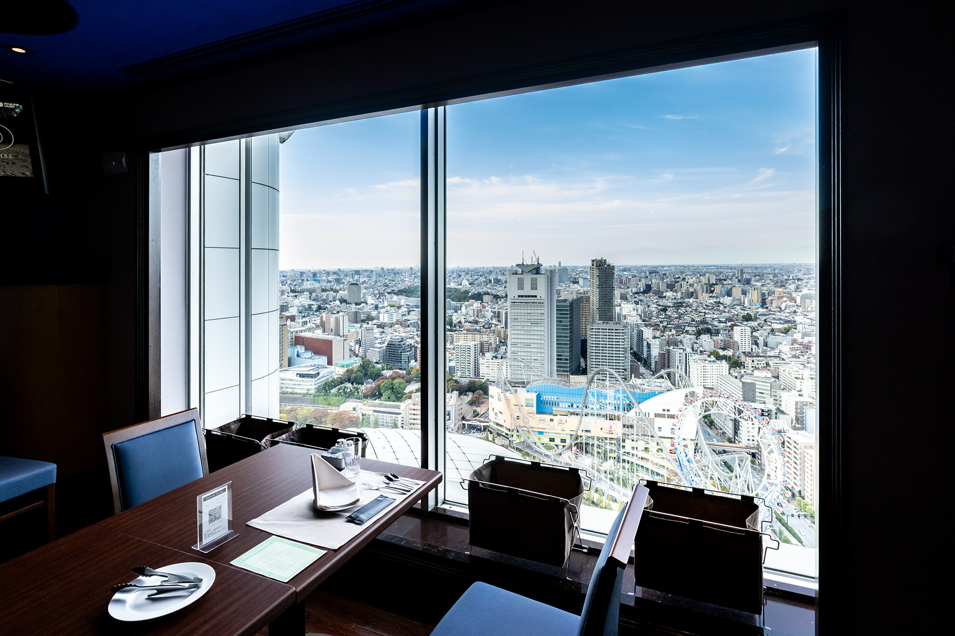 ノースダイニング。眼下に東京ドームを見下ろす抜群の眺望