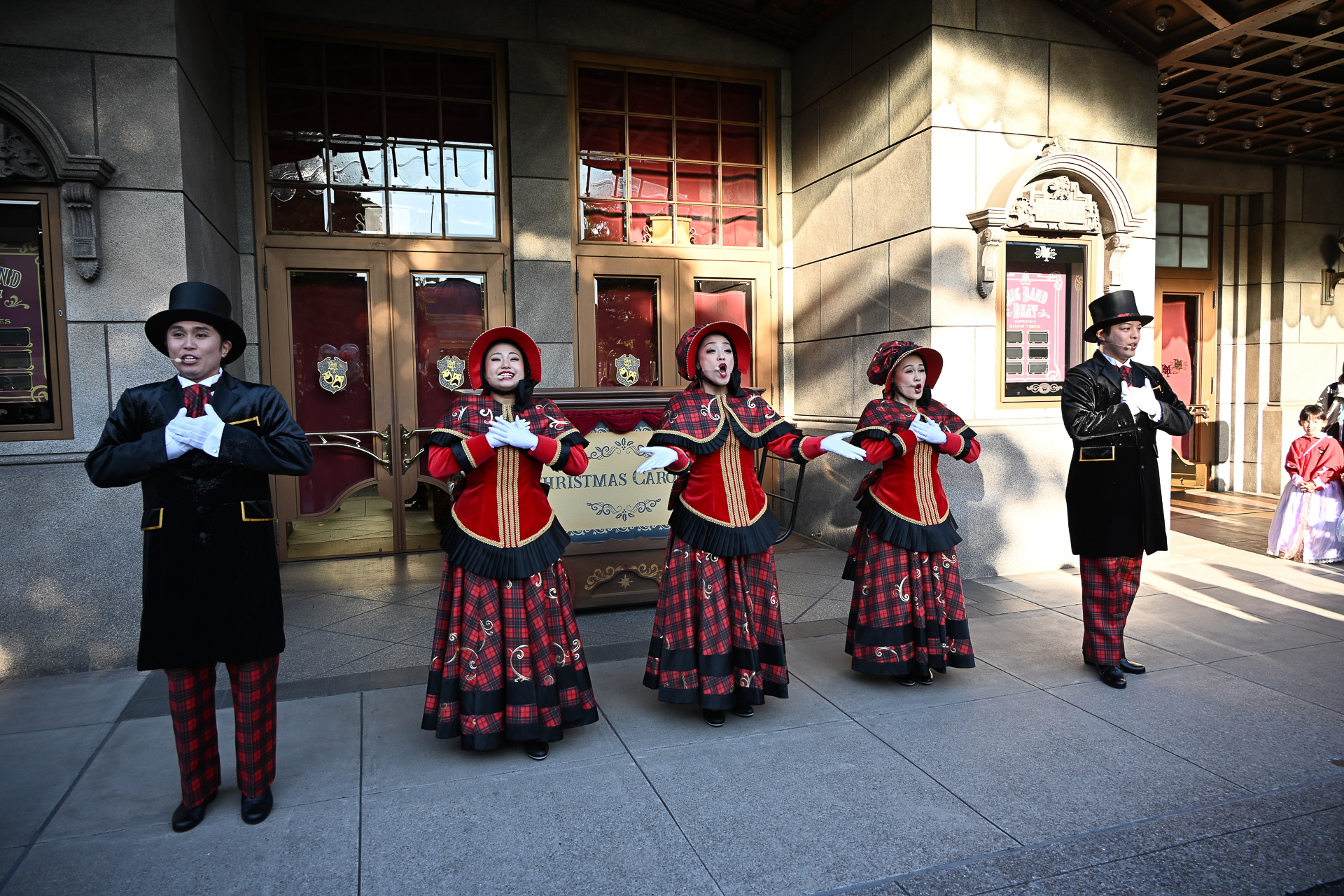 アカペラによる美しいハーモニーとクリスマスソングを届ける「クリスマスキャロラーズ」