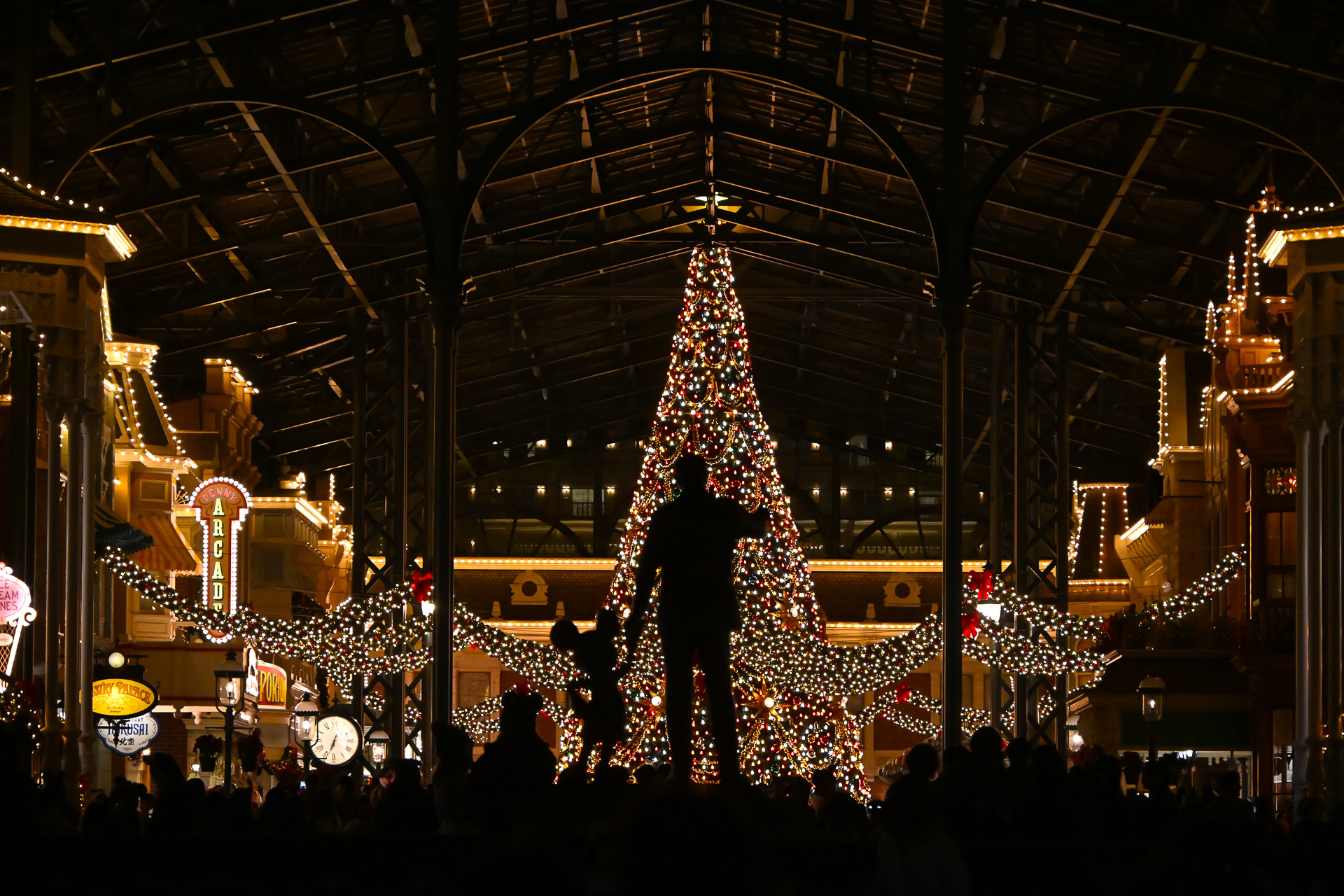 日が暮れるとロマンティックさがさらにアップ