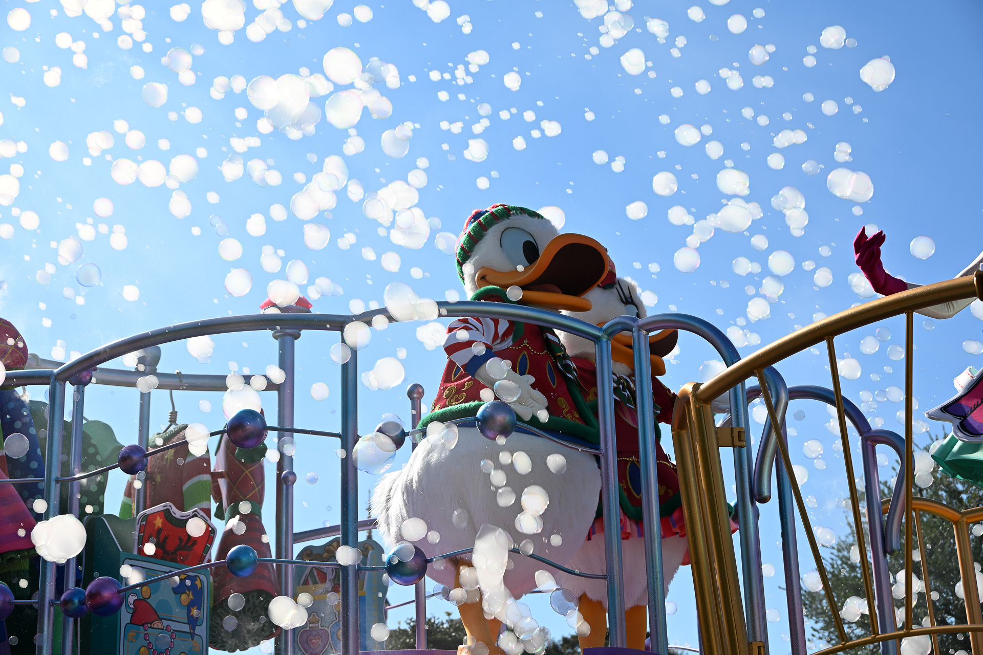 パレードの途中ではサプライズな演出も！